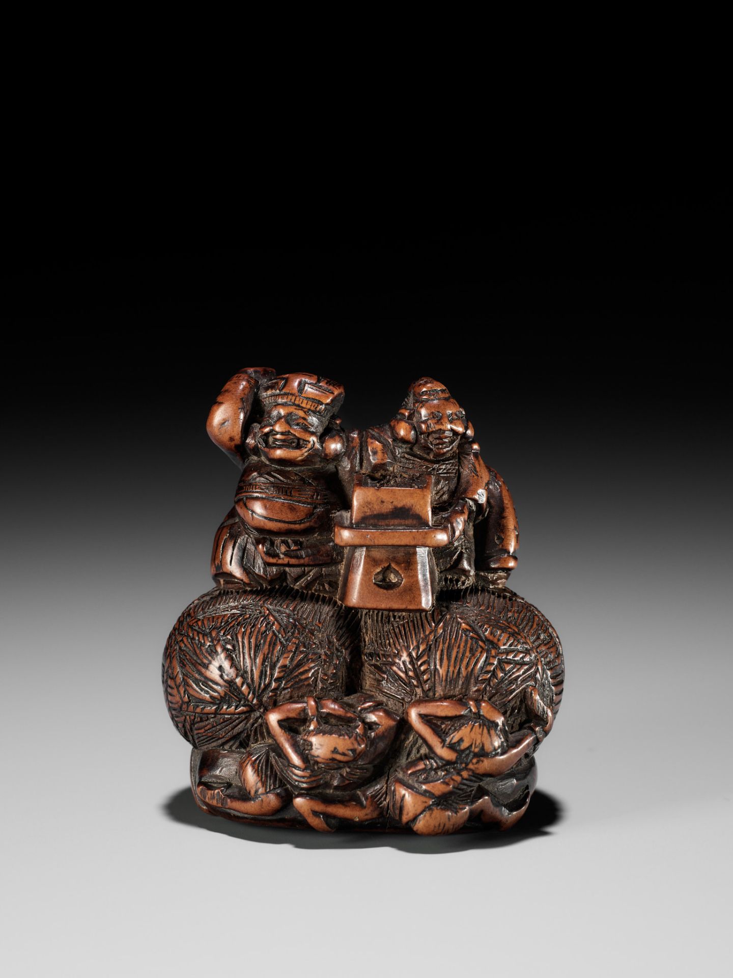 KAZUNORI: A LARGE WOOD NETSUKE OF DAIKOKU AND EBISU AT SETSUBUN - Bild 12 aus 14