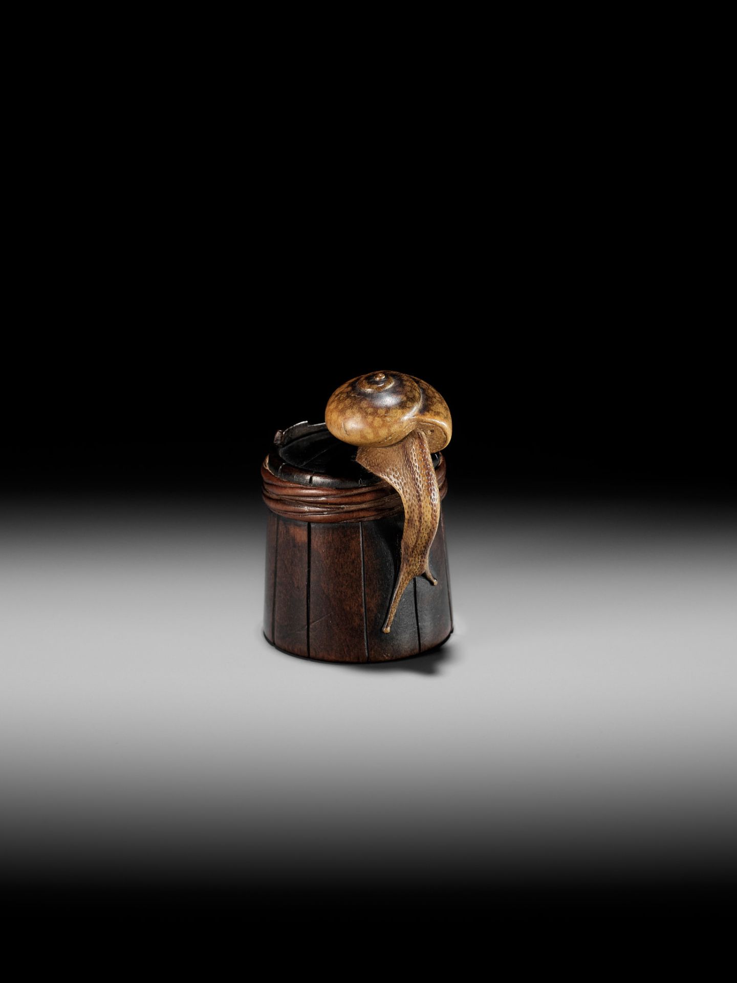 SHIGEMASA: A SUPERB WOOD NETSUKE OF A SNAIL ON BUCKET - Bild 9 aus 18