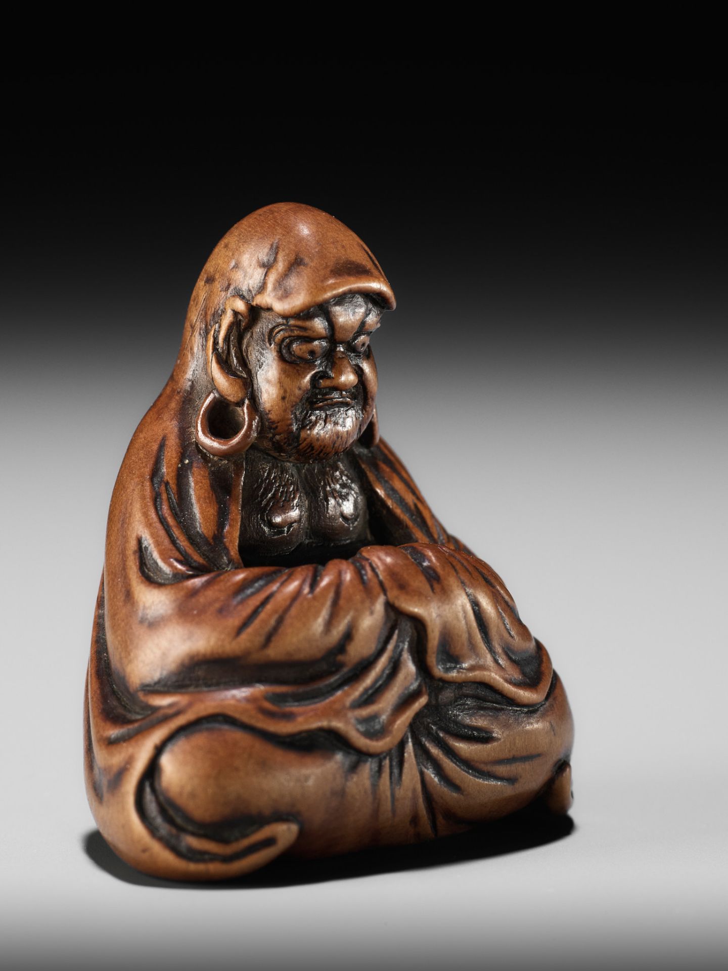 MINKOKU: A SUPERB WOOD NETSUKE OF DARUMA - Bild 4 aus 14