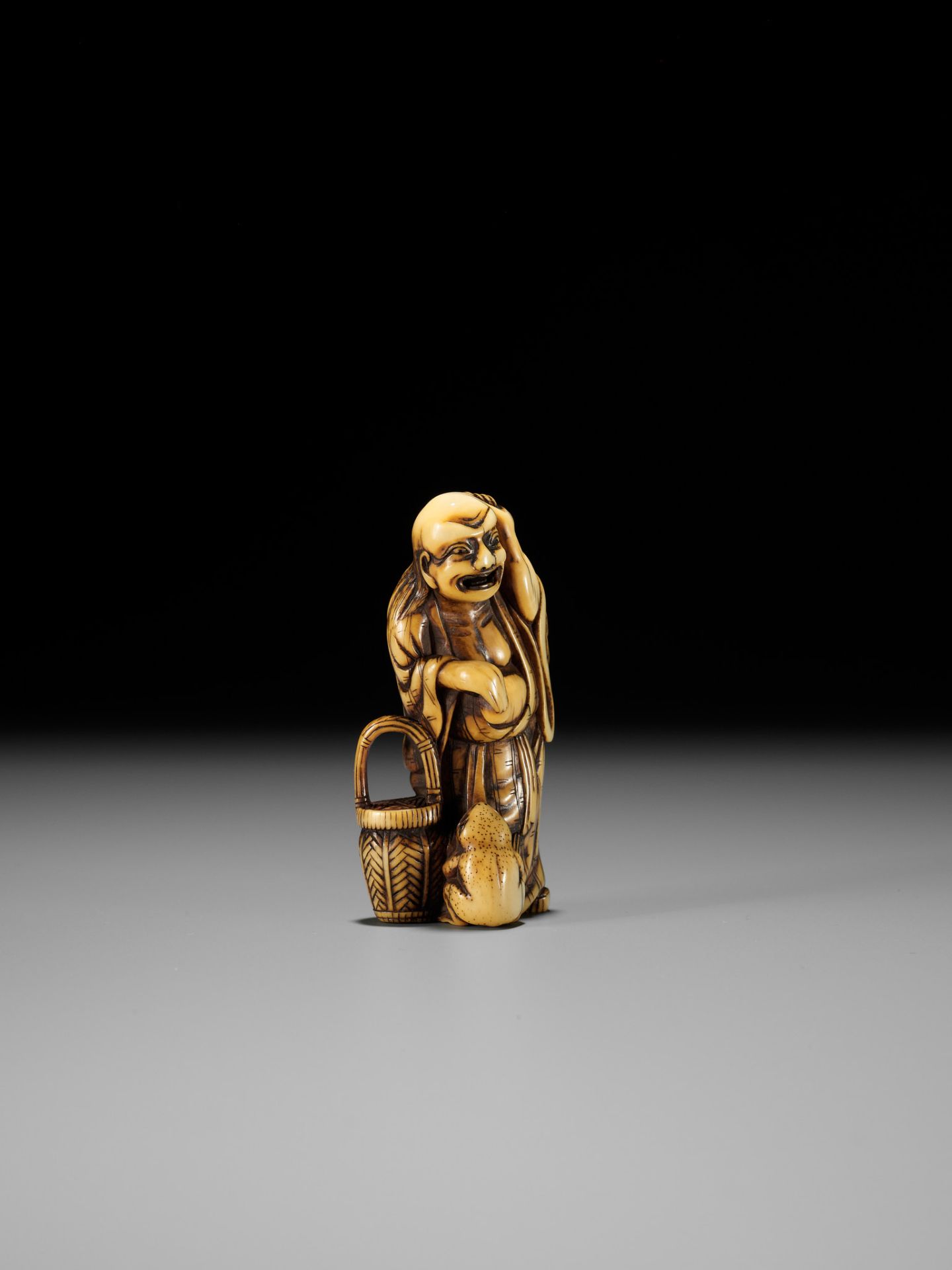 A FINE IVORY NETSUKE OF GAMA SENNIN - Bild 11 aus 13