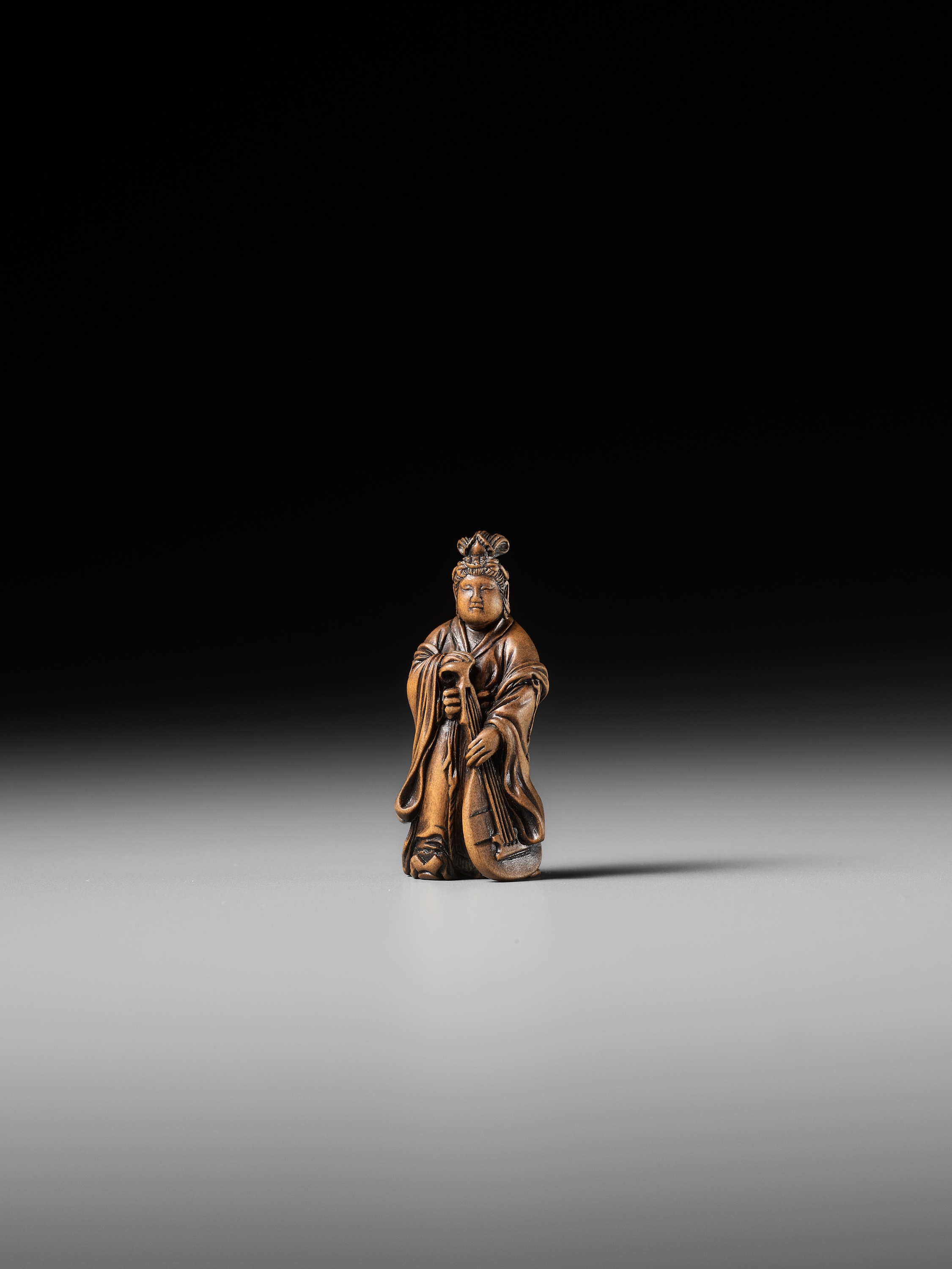 SETTEI: A VERY FINE MINIATURE WOOD NETSUKE OF BENTEN HOLDING A BIWA - Image 8 of 14