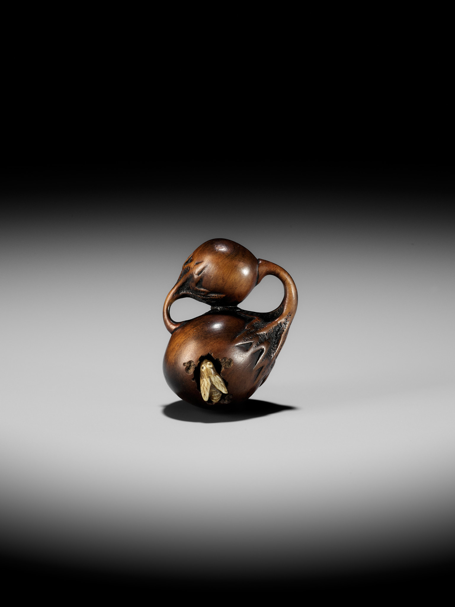 NAITO TOYOMASA: A SUPERB INLAID WOOD NETSUKE OF TWIN NASUBI (EGGPLANT) AND A FLY - Image 4 of 13