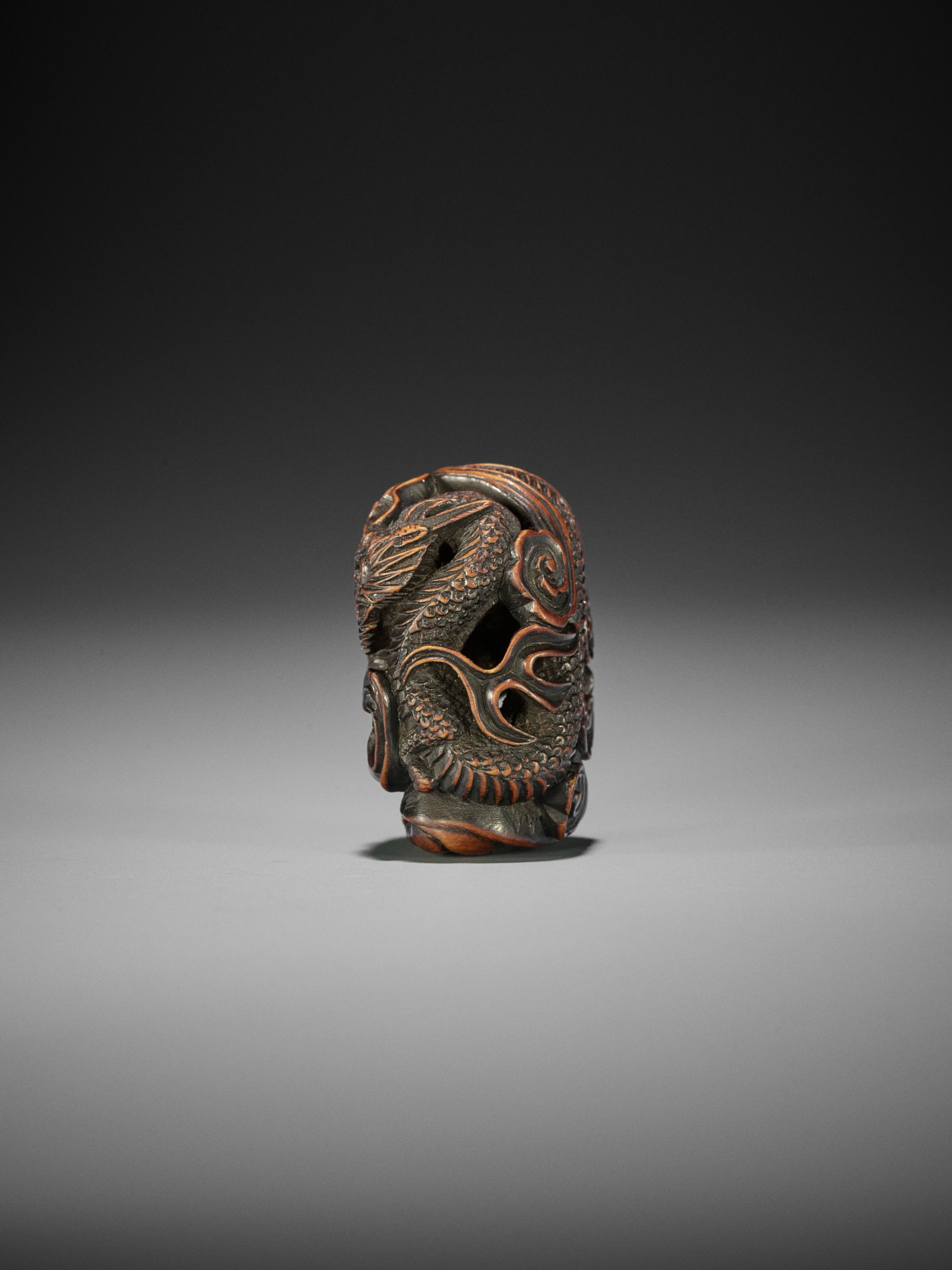 SADAKATA: A SUPERB WOOD NETSUKE OF RAKAN HANDAKA SONJA WITH DRAGON - Image 9 of 15