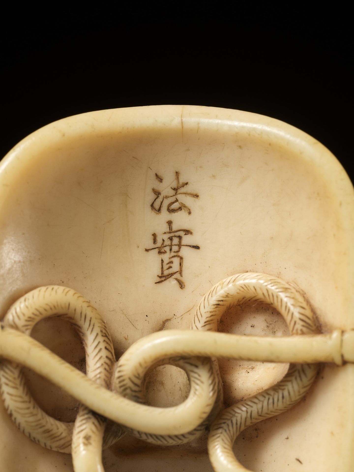 MEIKEISAI HOJITSU: A FINE IVORY MASK NETSUKE OF OKINA - Bild 11 aus 12