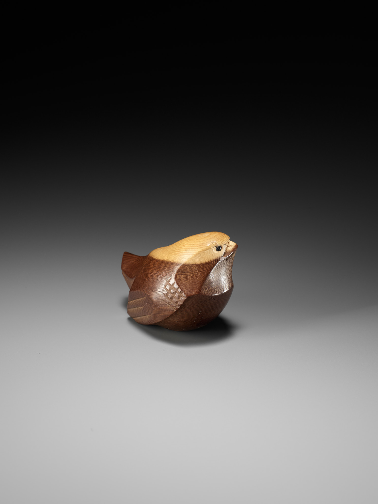 SUKENAO: A CHARMING HIDA SCHOOL ITTOBORI YEW WOOD NETSUKE OF A CHIDORI (PLOVER) - Image 7 of 11