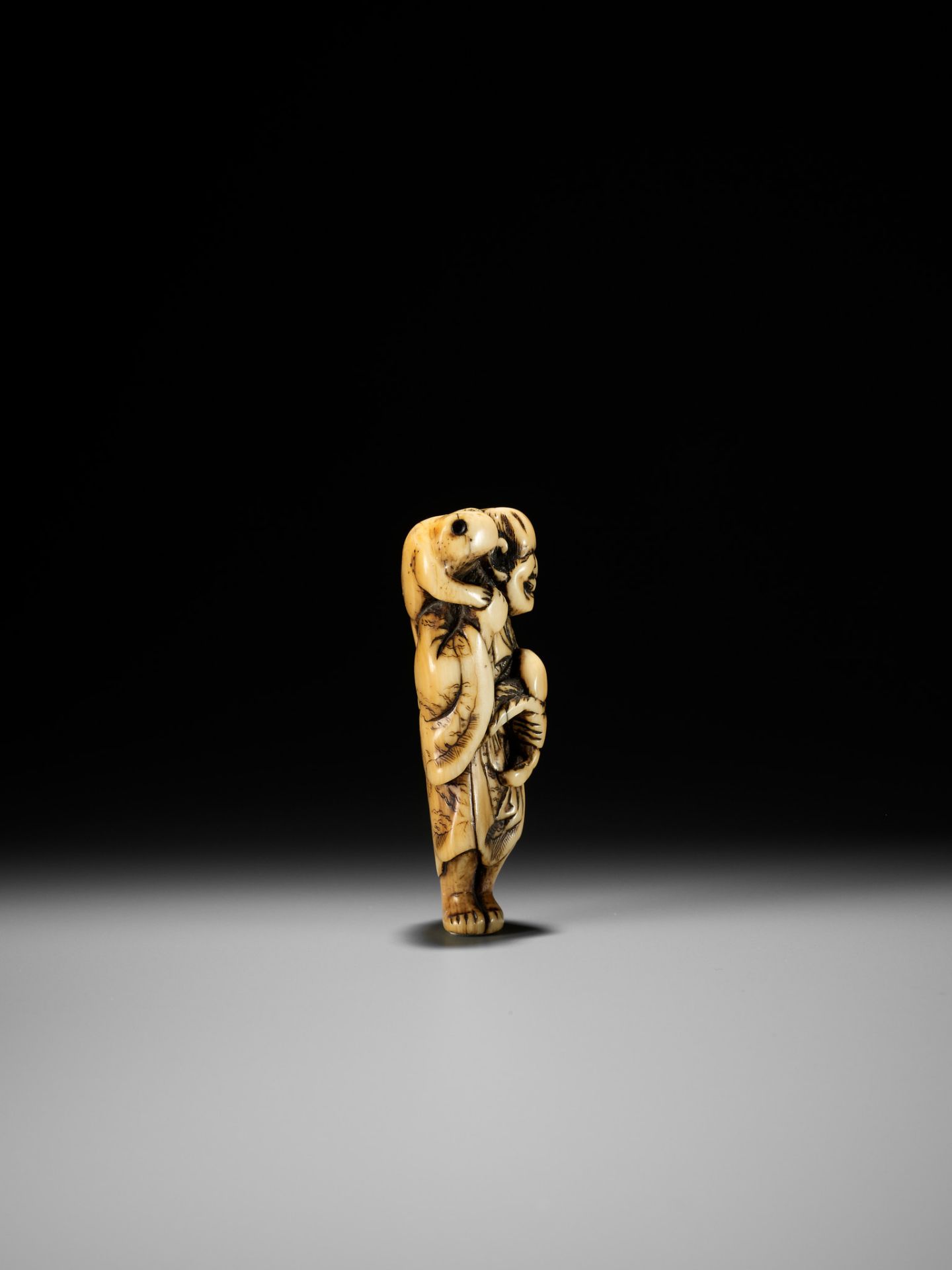 MASAMORI: A GOOD KYOTO SCHOOL IVORY NETSUKE OF GAMA SENNIN - Bild 9 aus 14