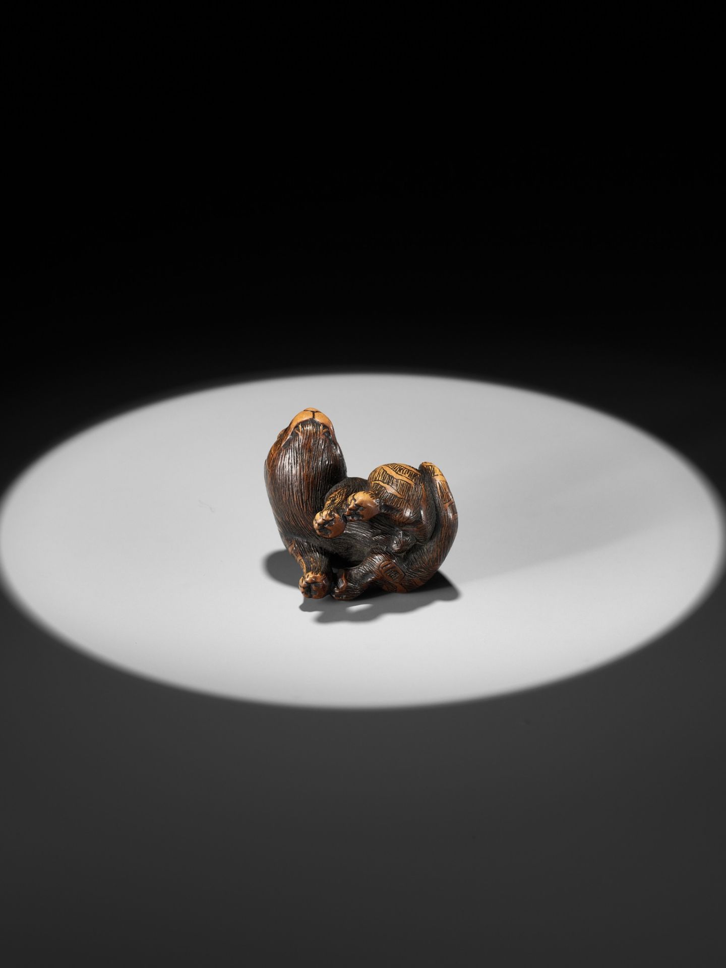 SHIGEKAZU: A FINE WOOD NETSUKE OF A TIGER - Image 11 of 15