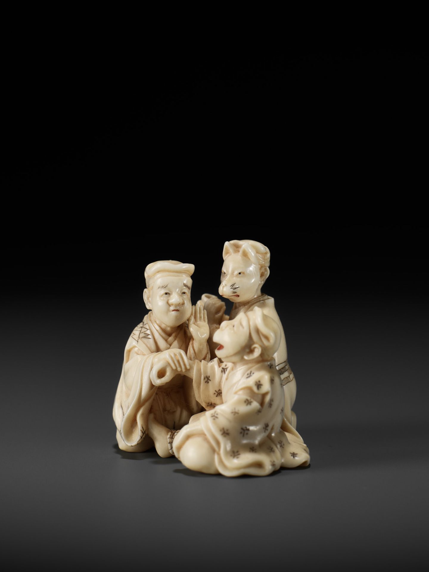 MORITA SOKO: A FINE IVORY NETSUKE DEPICTING THREE ACTORS - Image 3 of 14