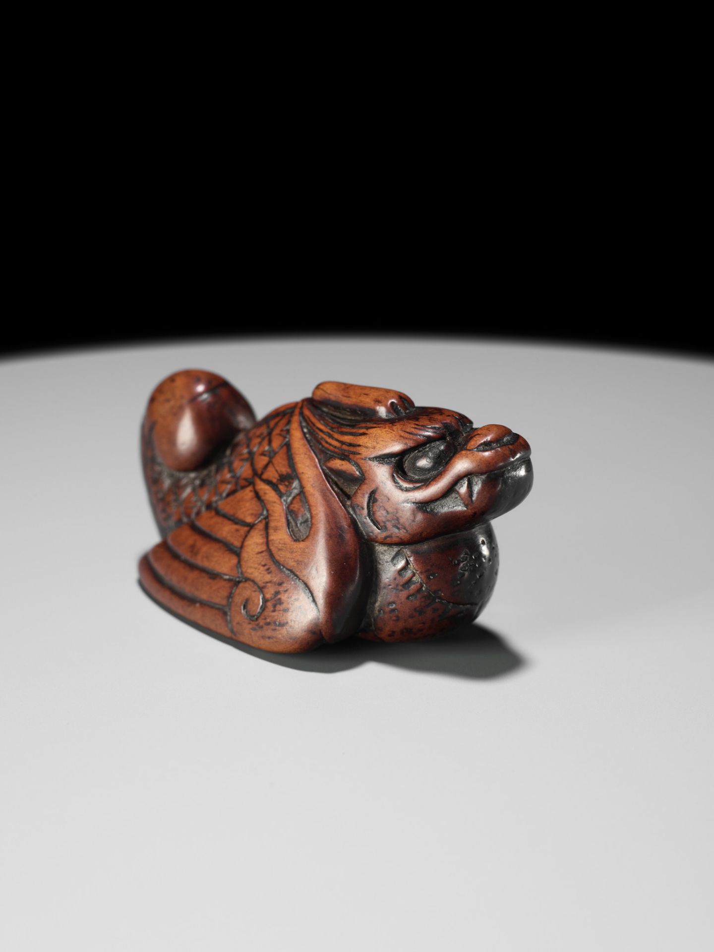 A RARE WOOD NETSUKE OF A HIRYU (FLYING DRAGON), SOKEN KISHO TYPE - Image 6 of 17