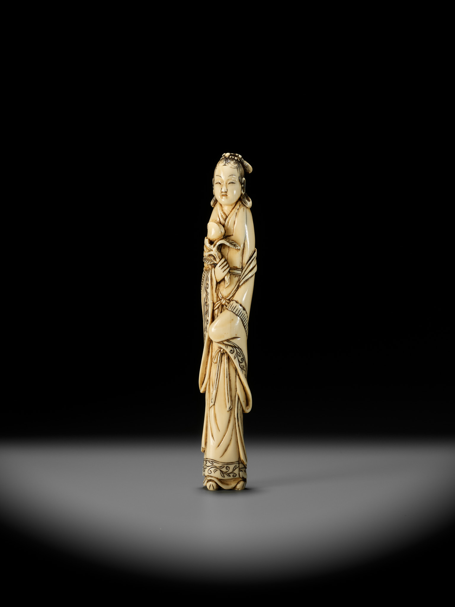 A TALL IVORY NETSUKE OF SEIOBO - Image 7 of 12