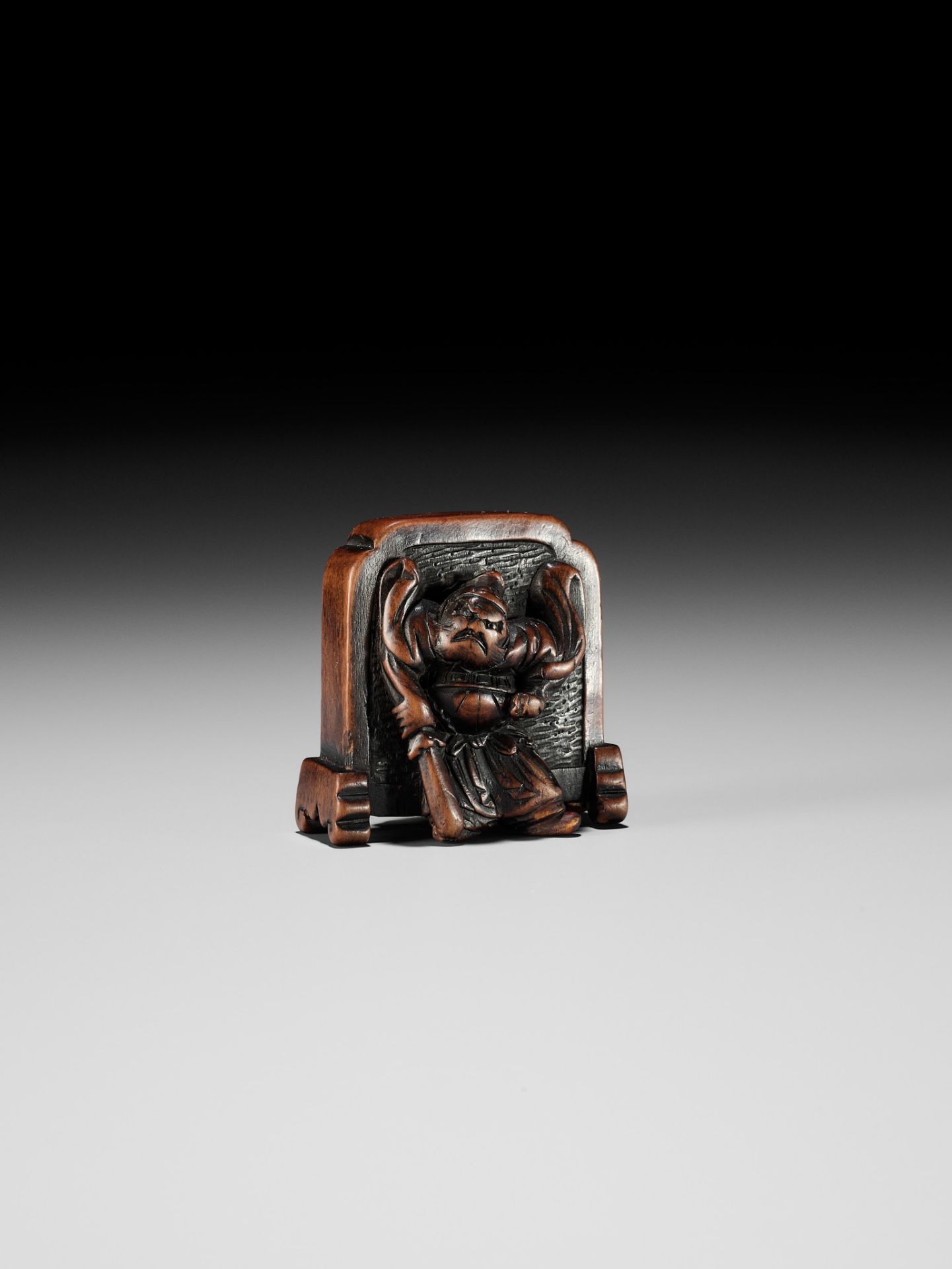 HIDEMASA: A HUMOROUS WOOD NETSUKE OF SHOKI AND ONI - Bild 3 aus 10