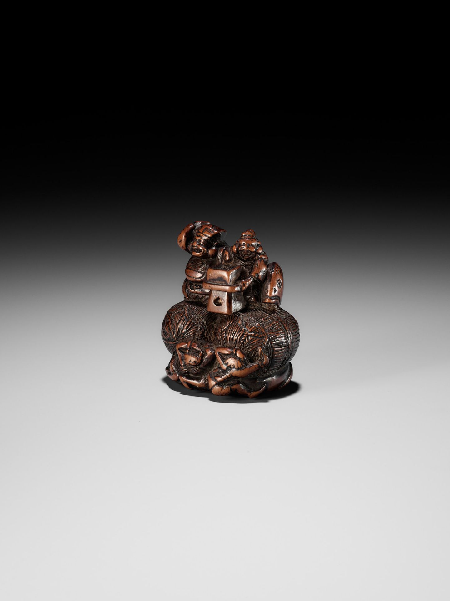 KAZUNORI: A LARGE WOOD NETSUKE OF DAIKOKU AND EBISU AT SETSUBUN - Bild 6 aus 14