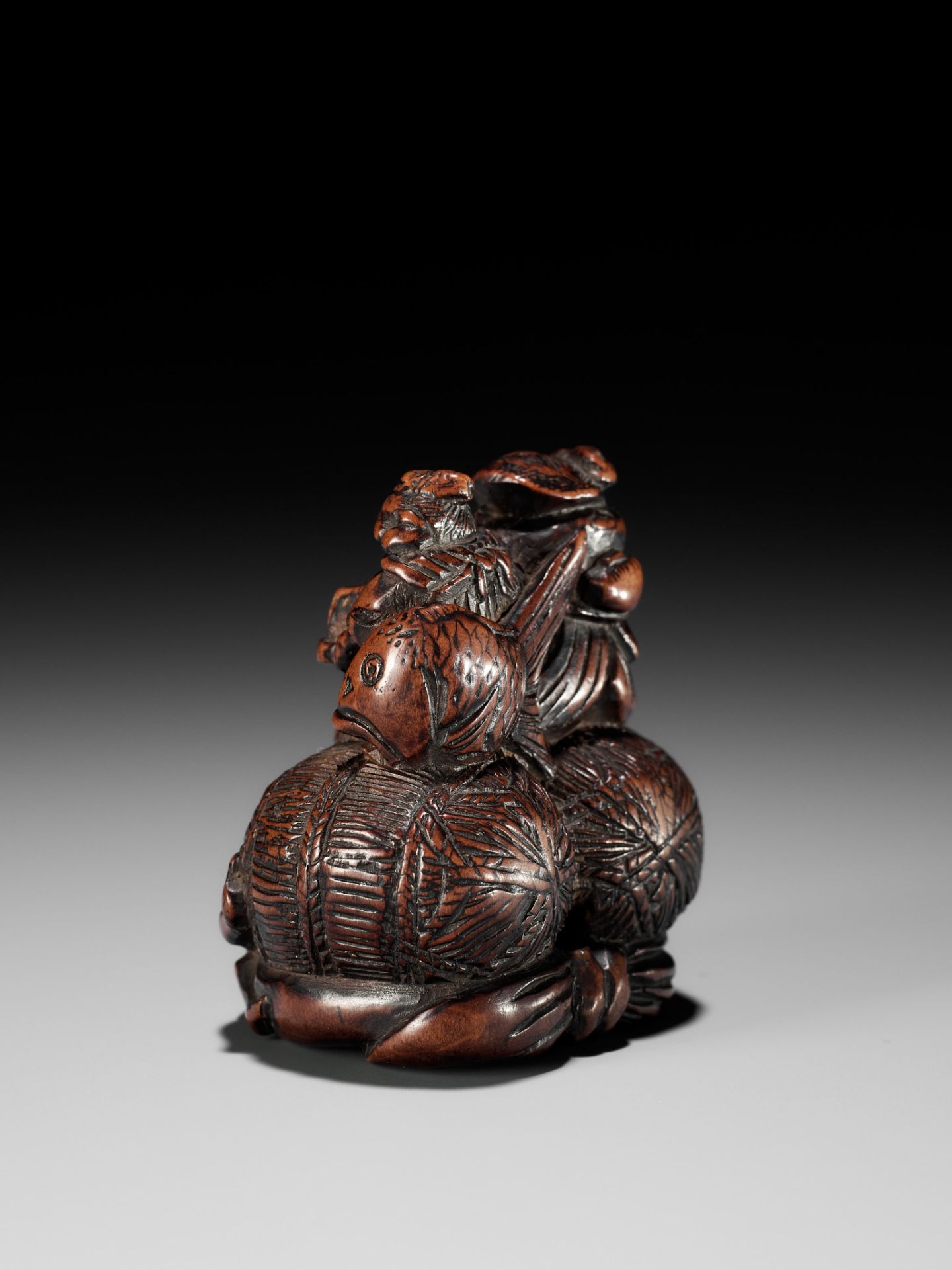 KAZUNORI: A LARGE WOOD NETSUKE OF DAIKOKU AND EBISU AT SETSUBUN - Bild 2 aus 14