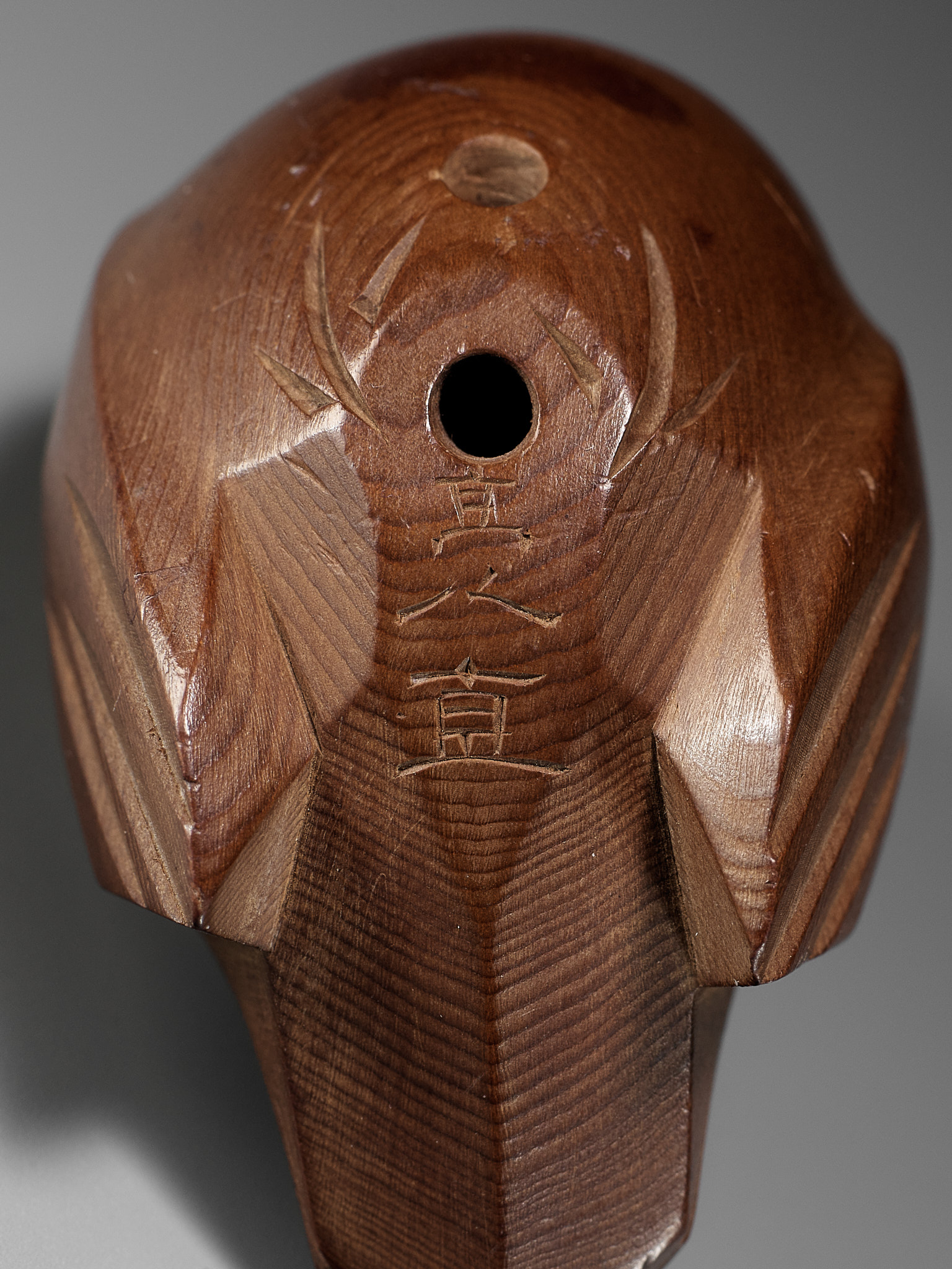 SUKENAO: A CHARMING HIDA SCHOOL ITTOBORI YEW WOOD NETSUKE OF A CHIDORI (PLOVER) - Image 11 of 11