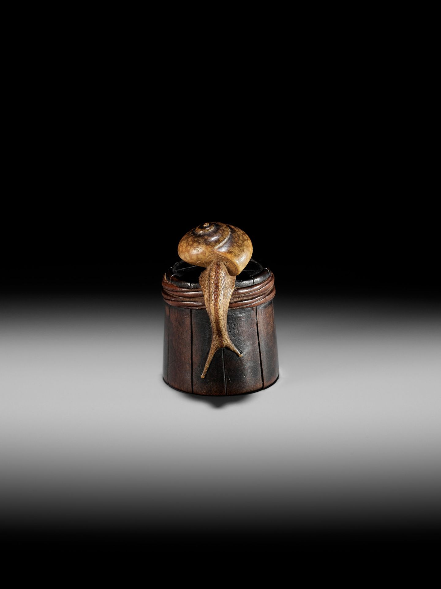 SHIGEMASA: A SUPERB WOOD NETSUKE OF A SNAIL ON BUCKET - Bild 10 aus 18