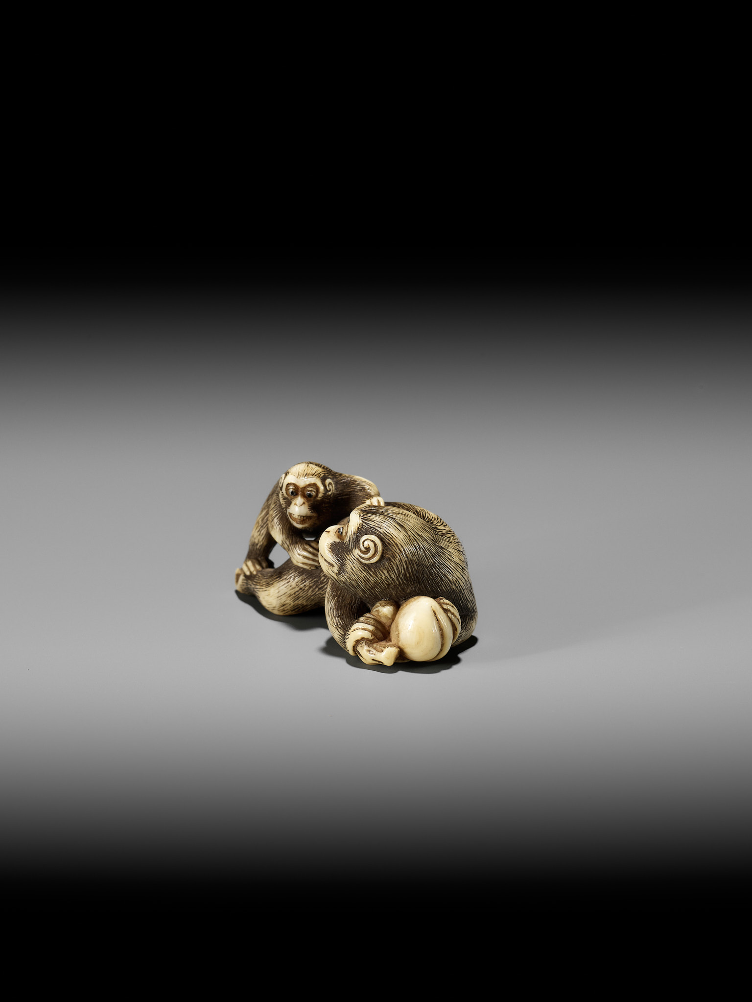 GARAKU: AN IVORY NETSUKE OF A MONKEY WITH YOUNG - Image 7 of 13