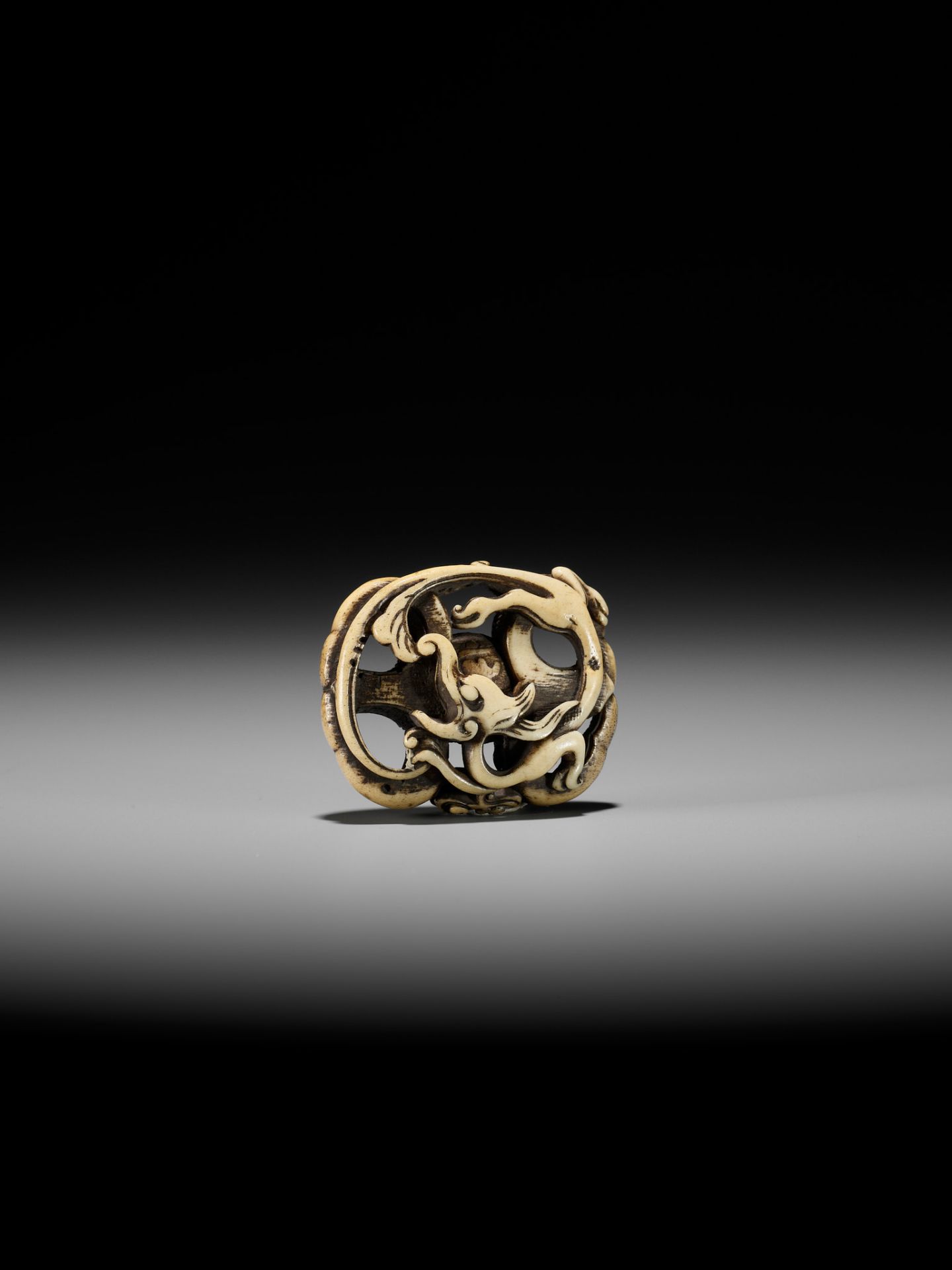 A FINE ANTLER NETSUKE OF A RAIN DRAGON ON A KONGO (VAJRA) - Image 12 of 12