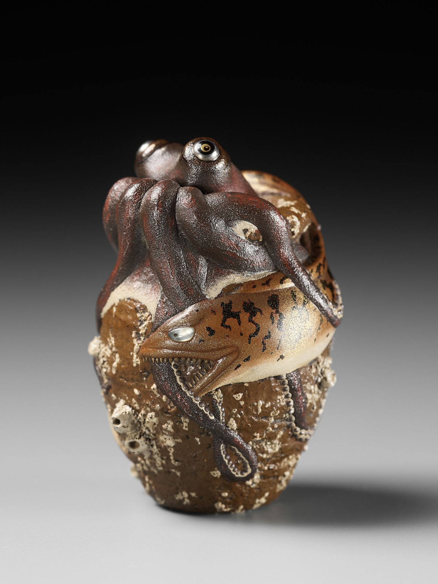 UNRYUAN: A SUPERB CONTEMPORARY LACQUER NETSUKE OF A TAKOTSUBO, OCTOPUS POT - Image 17 of 21