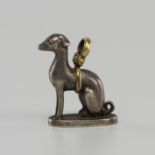 A RARE MINIATURE SILVER AND GOLD SEAL DEPICTING A EUROPEAN HOUND