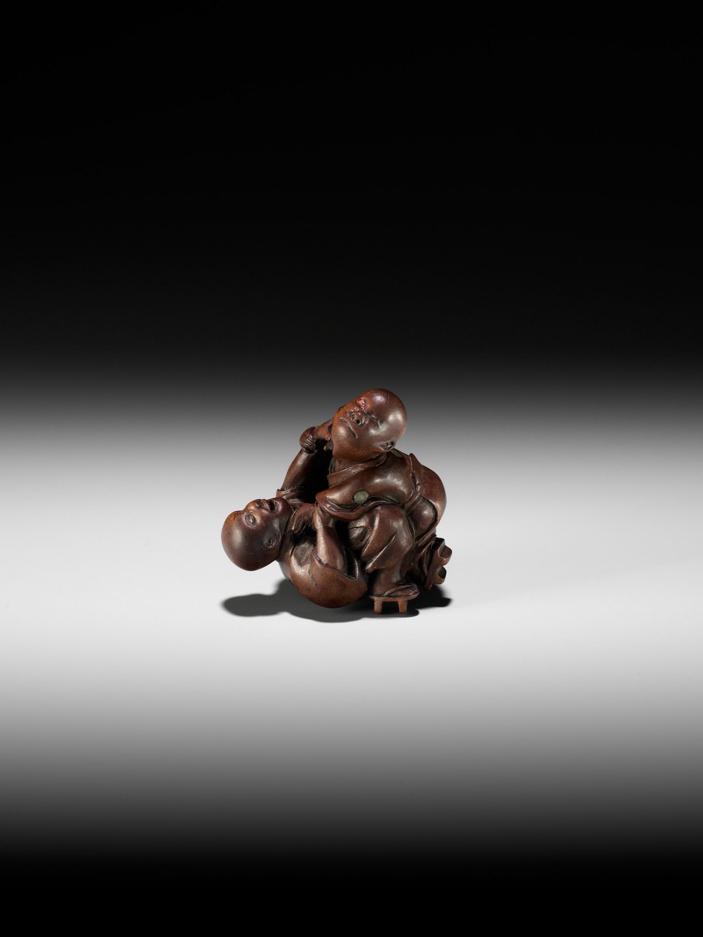 MIWA: A FINE WOOD NETSUKE OF TWO BLIND MEN FIGHTING - Image 2 of 10