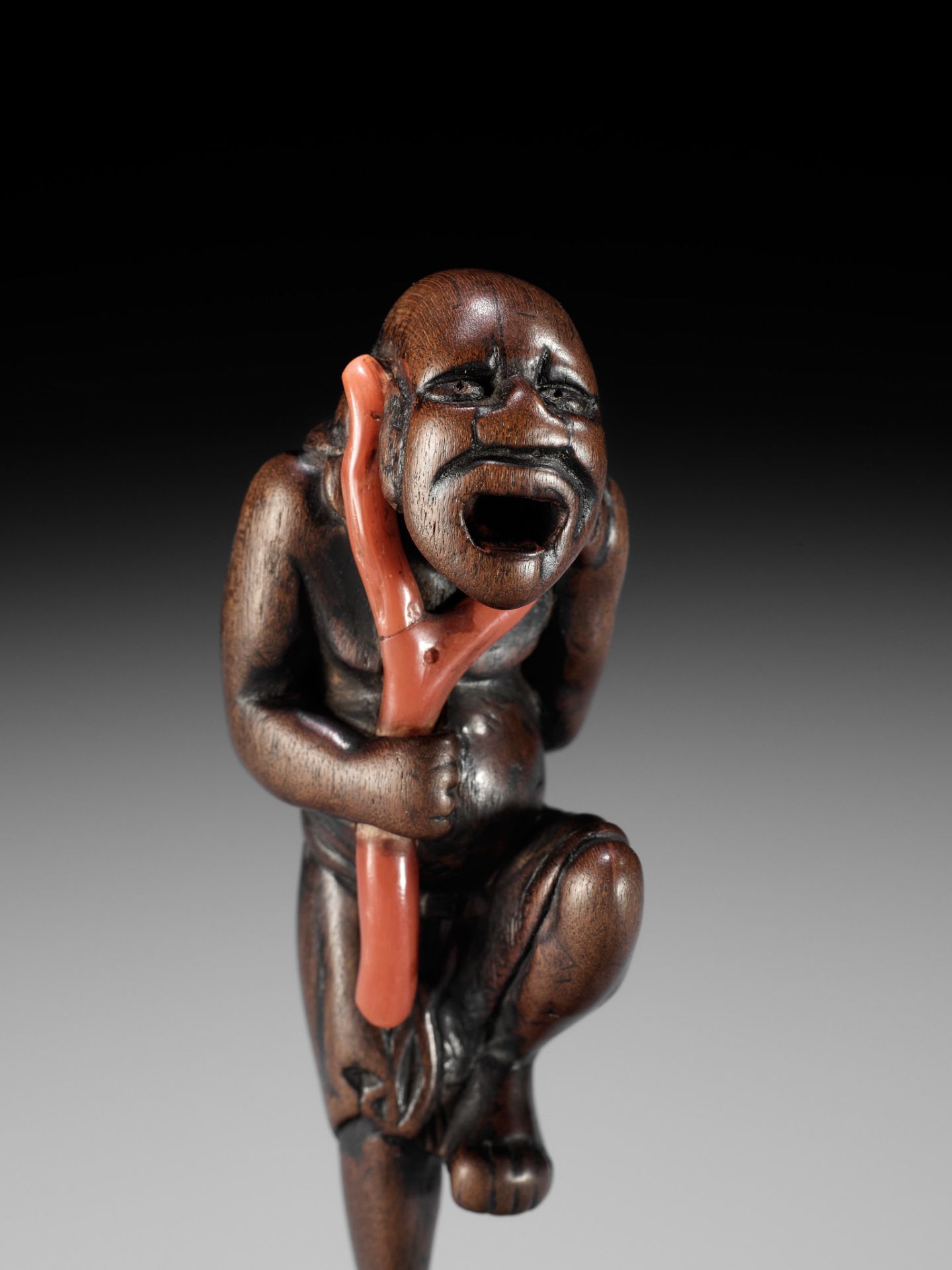 A POWERFUL WOOD NETSUKE OF A SOUTH SEA CORAL DIVER - Image 2 of 13