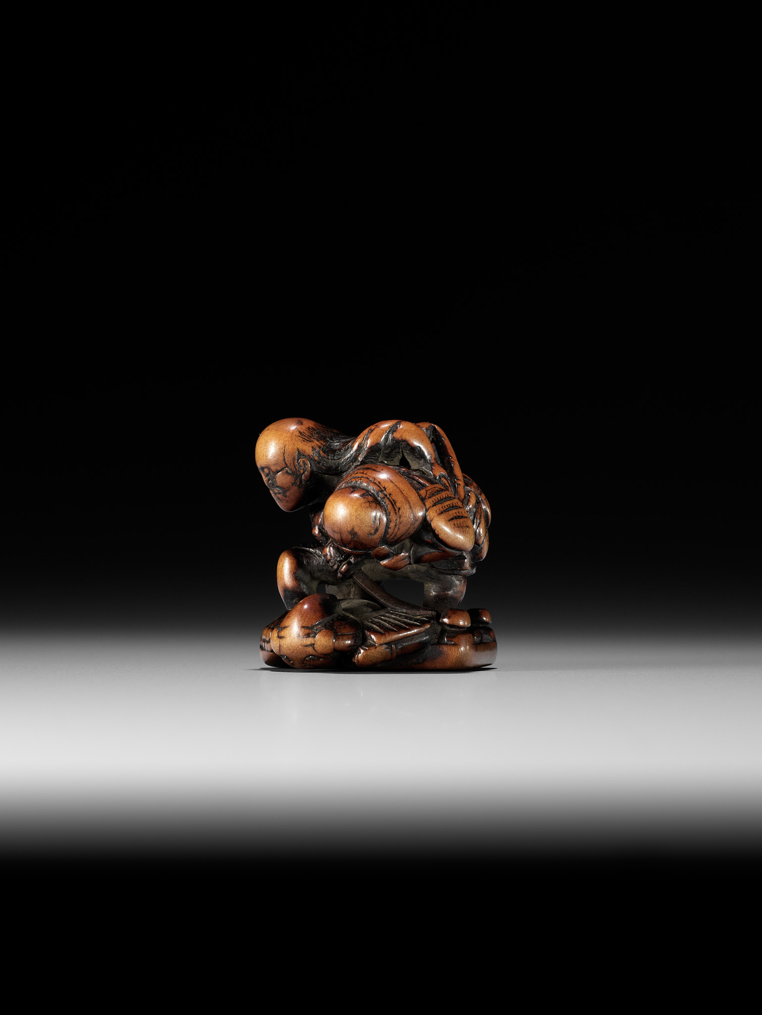 NAGAMITSU: A RARE WOOD NETSUKE OF GOBAN TADANOBU - Image 9 of 15