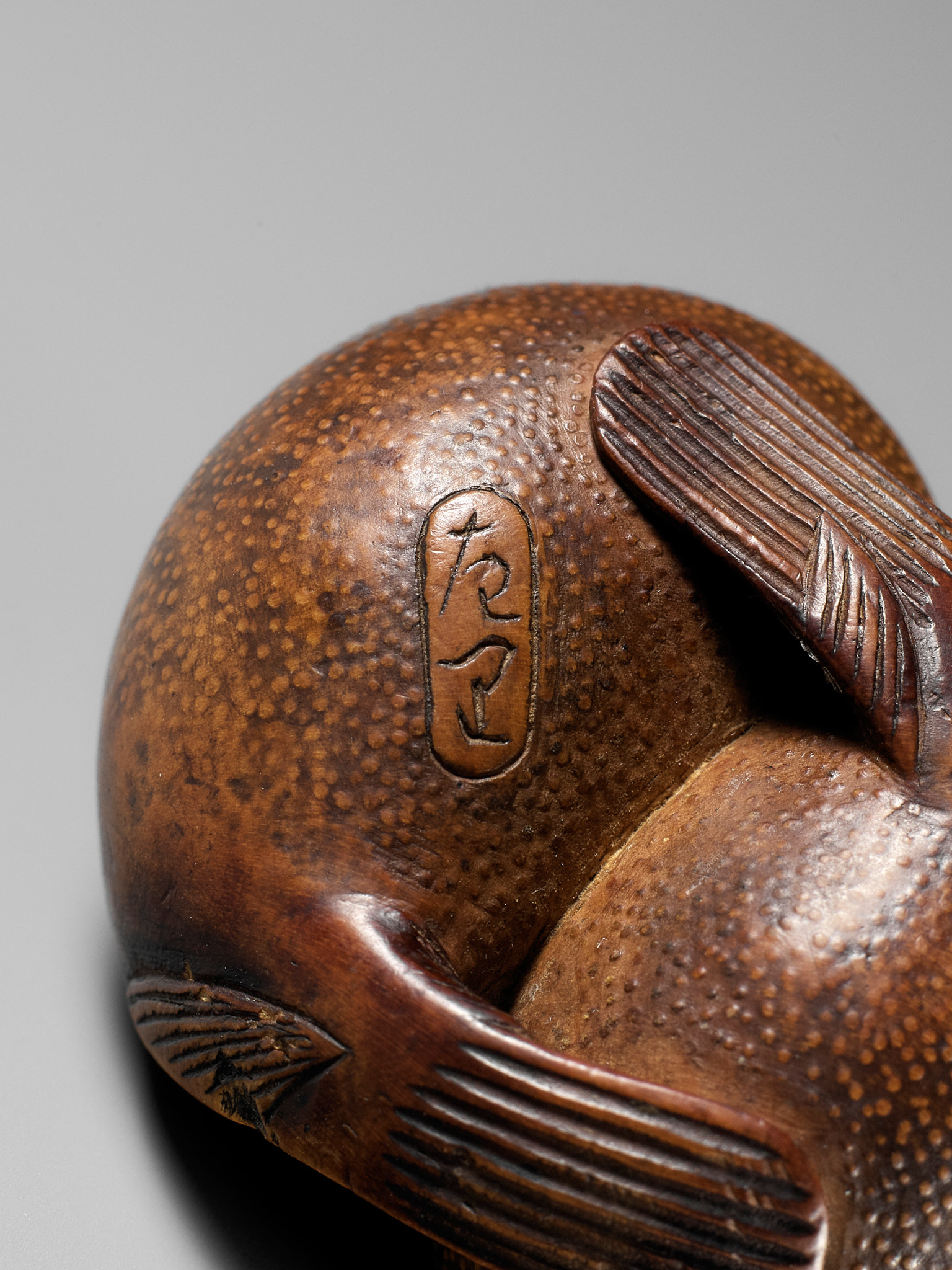 SARI: A SUPERB WOOD NETSUKE OF A PAIR OF BLOWFISH (FUGU) - Image 19 of 19