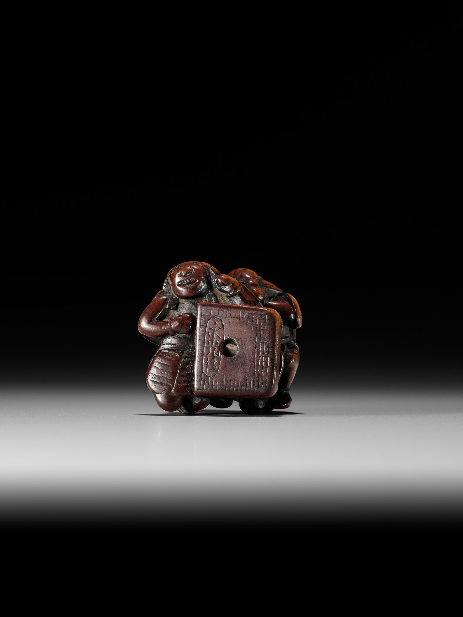 NAGAMITSU: A RARE WOOD NETSUKE OF GOBAN TADANOBU - Image 14 of 15