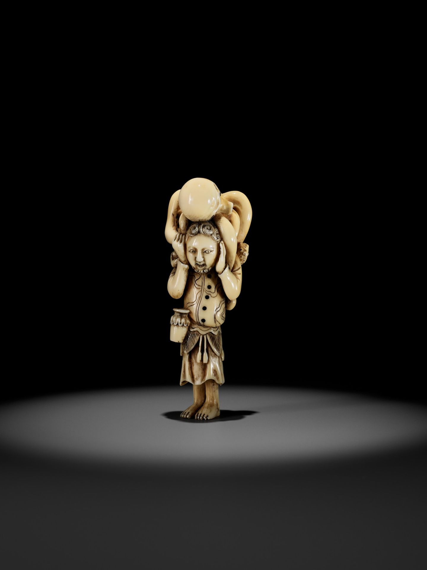 A RARE IVORY NETSUKE OF A DUTCHMAN WITH AN OCTOPUS - Image 3 of 13