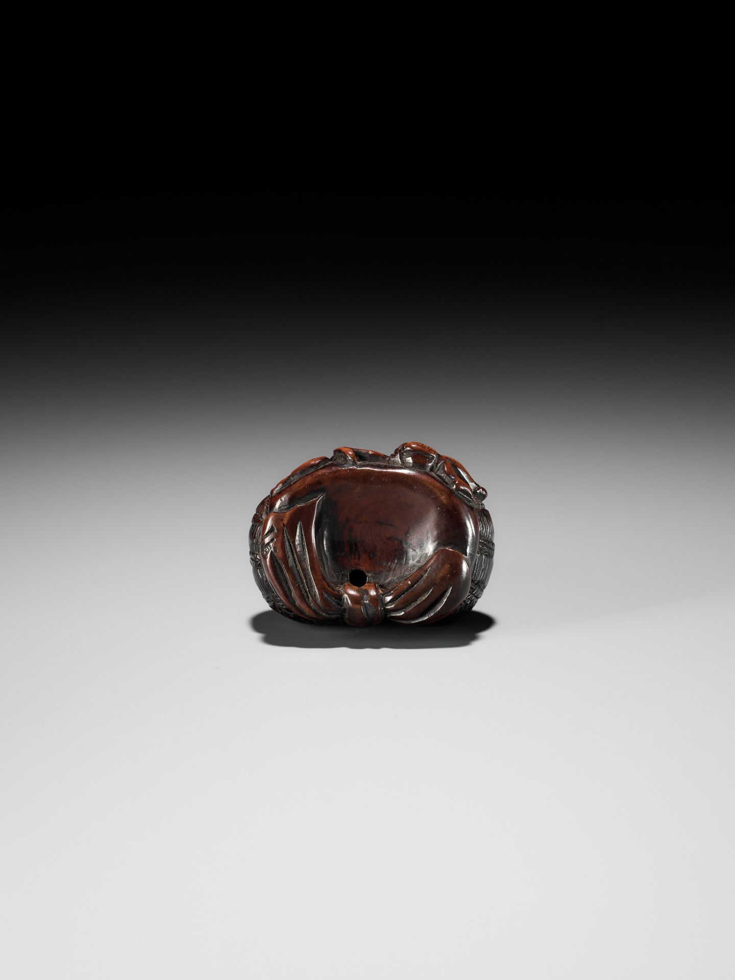 KAZUNORI: A LARGE WOOD NETSUKE OF DAIKOKU AND EBISU AT SETSUBUN - Bild 13 aus 14