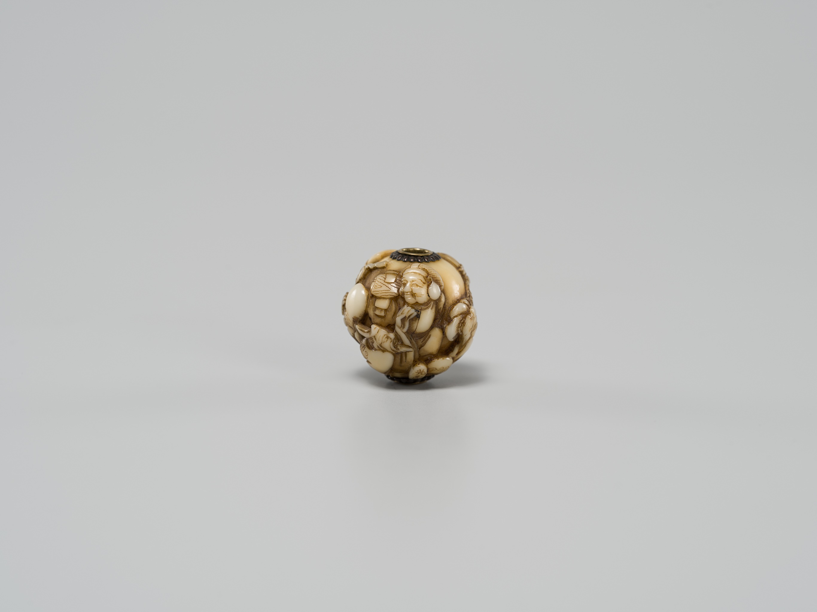 KOMIN: A FINE IVORY OJIME DEPICTING THE SHICHIFUKUJIN (SEVEN GODS OF FORTUNE) - Image 5 of 6