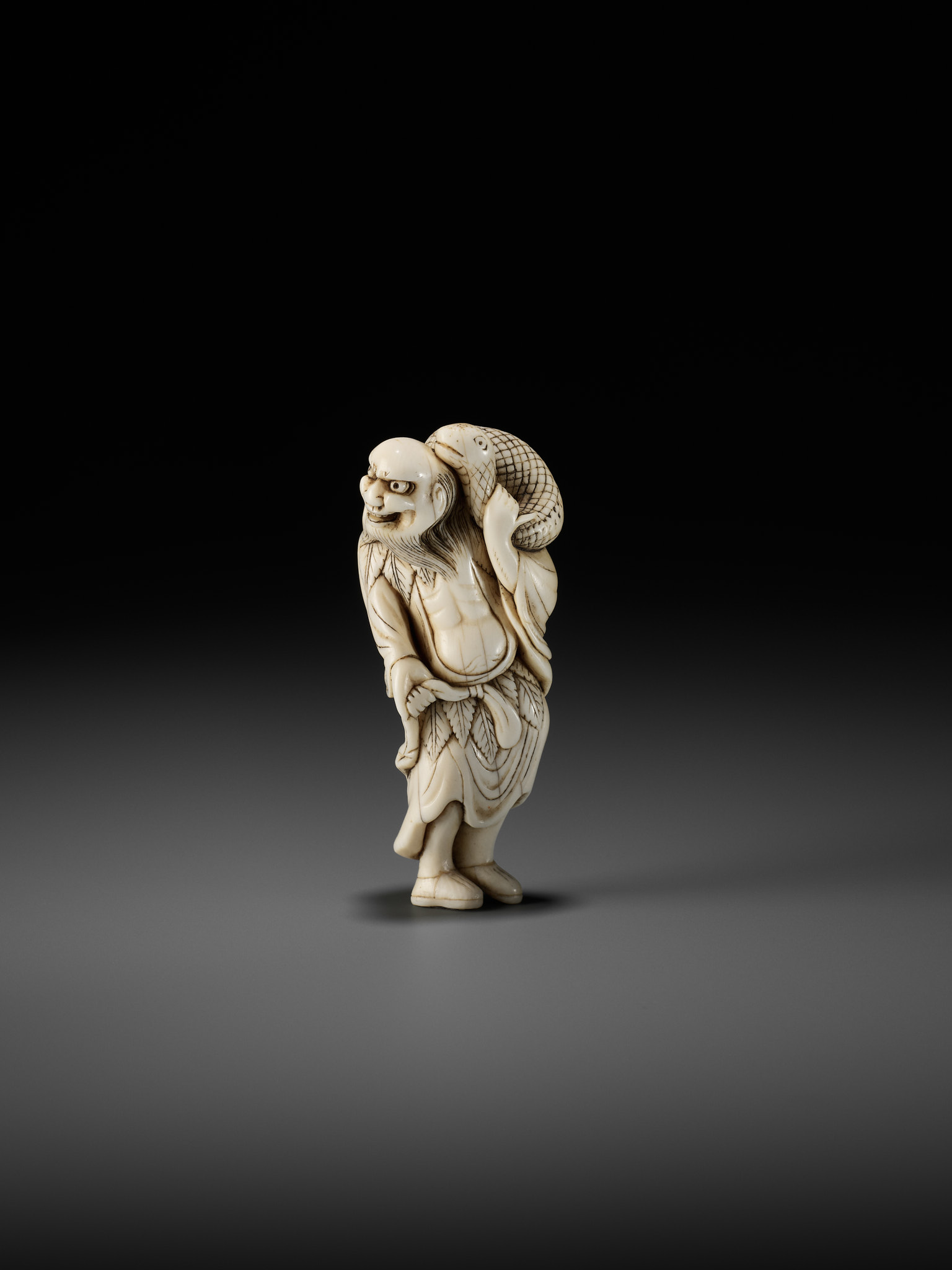 A RARE IVORY NETSUKE OF A SENNIN WITH A SNAKE - Image 2 of 9