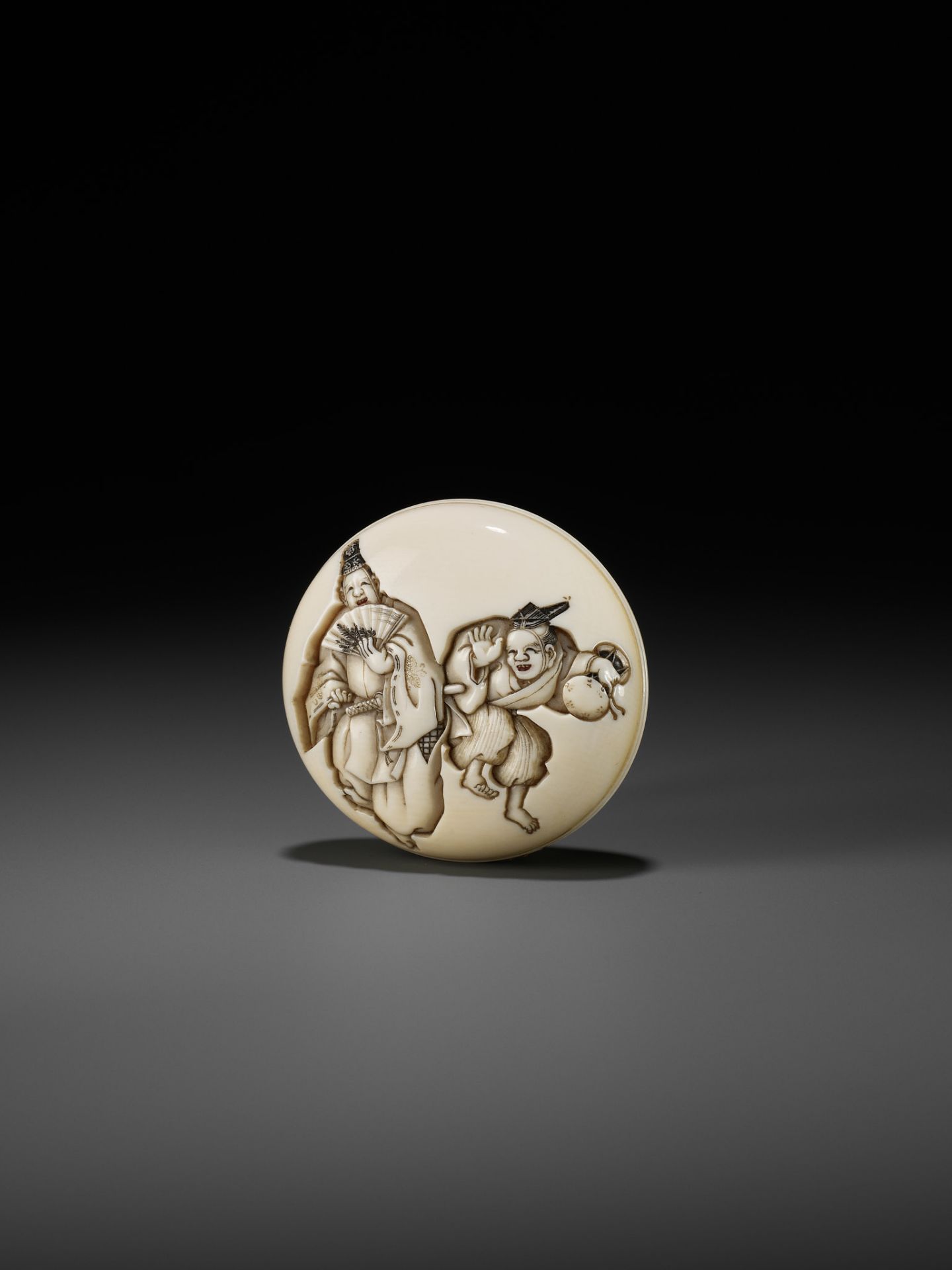 HOGYOKU: AN IVORY MANJU NETSUKE OF TWO MANZAI DANCERS - Image 4 of 12