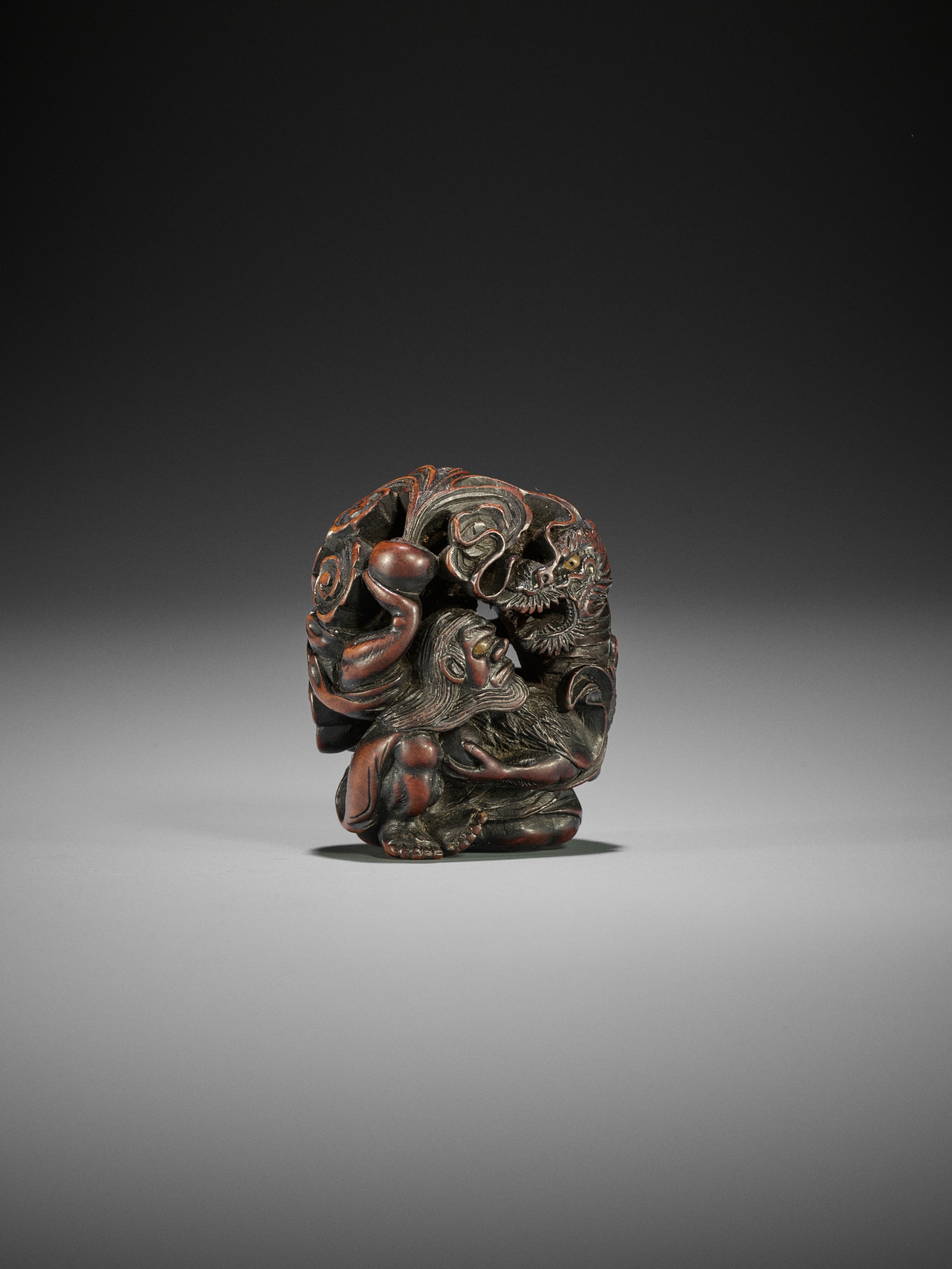 SADAKATA: A SUPERB WOOD NETSUKE OF RAKAN HANDAKA SONJA WITH DRAGON - Image 11 of 15