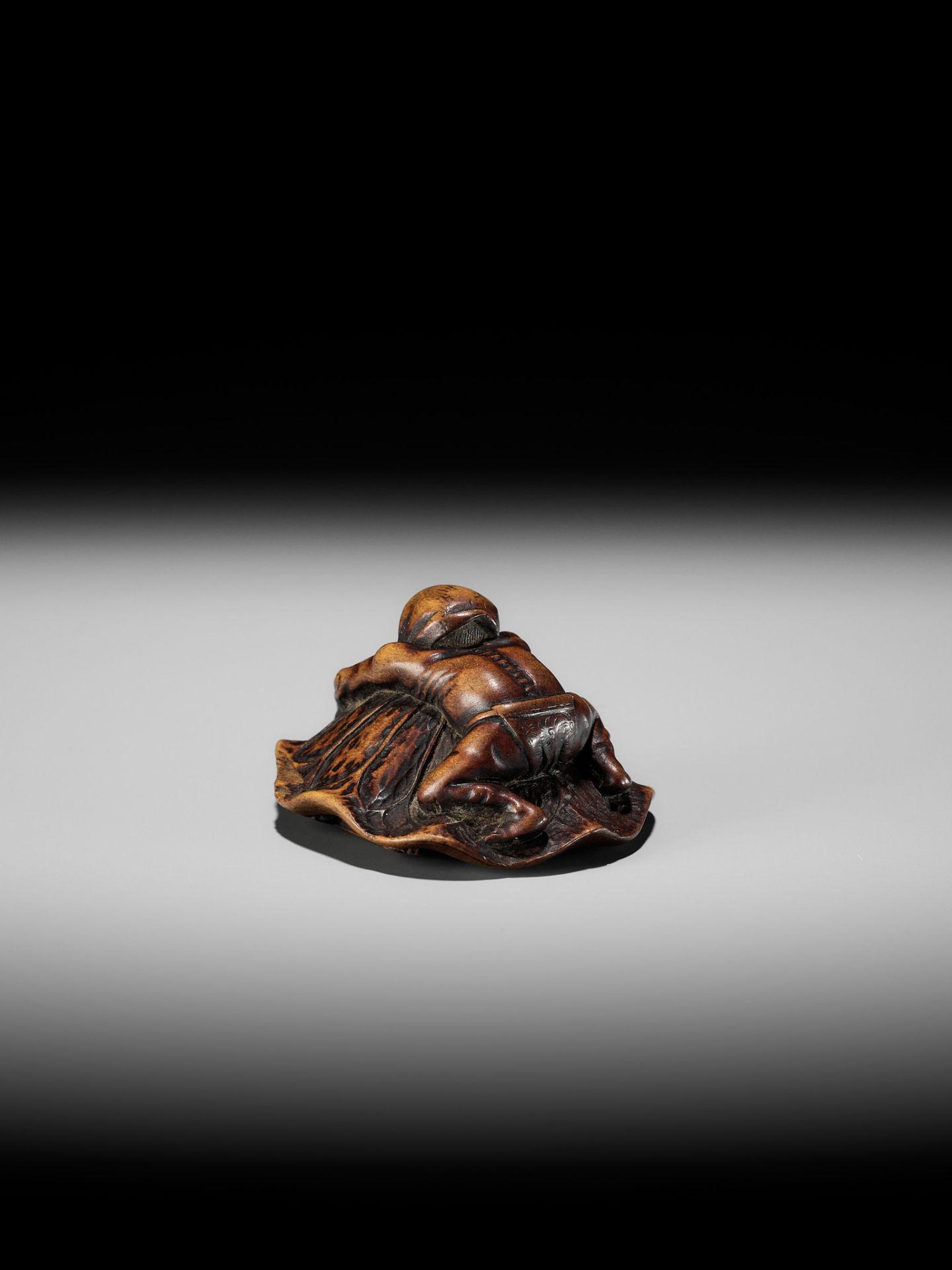 HOSHUNSAI MASAYUKI: A FINE WOOD NETSUKE OF AN ONI CATCHING A TERRAPIN - Image 8 of 13