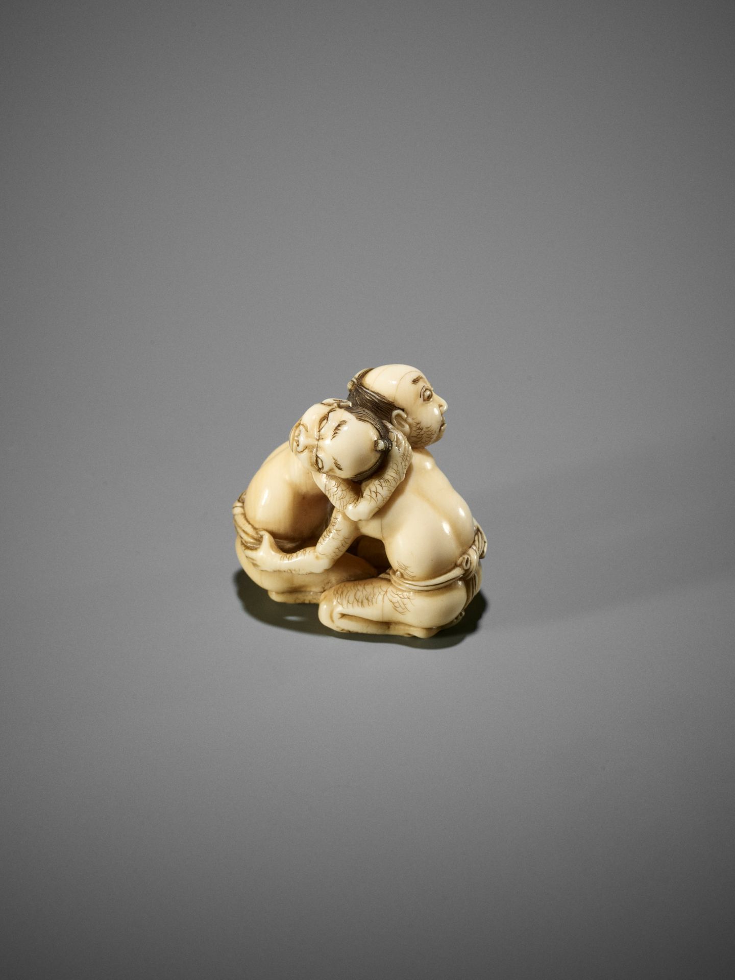 DORAKU: A SUPERB IVORY NETSUKE OF TWO WRESTLING DRUNKS - Bild 9 aus 23