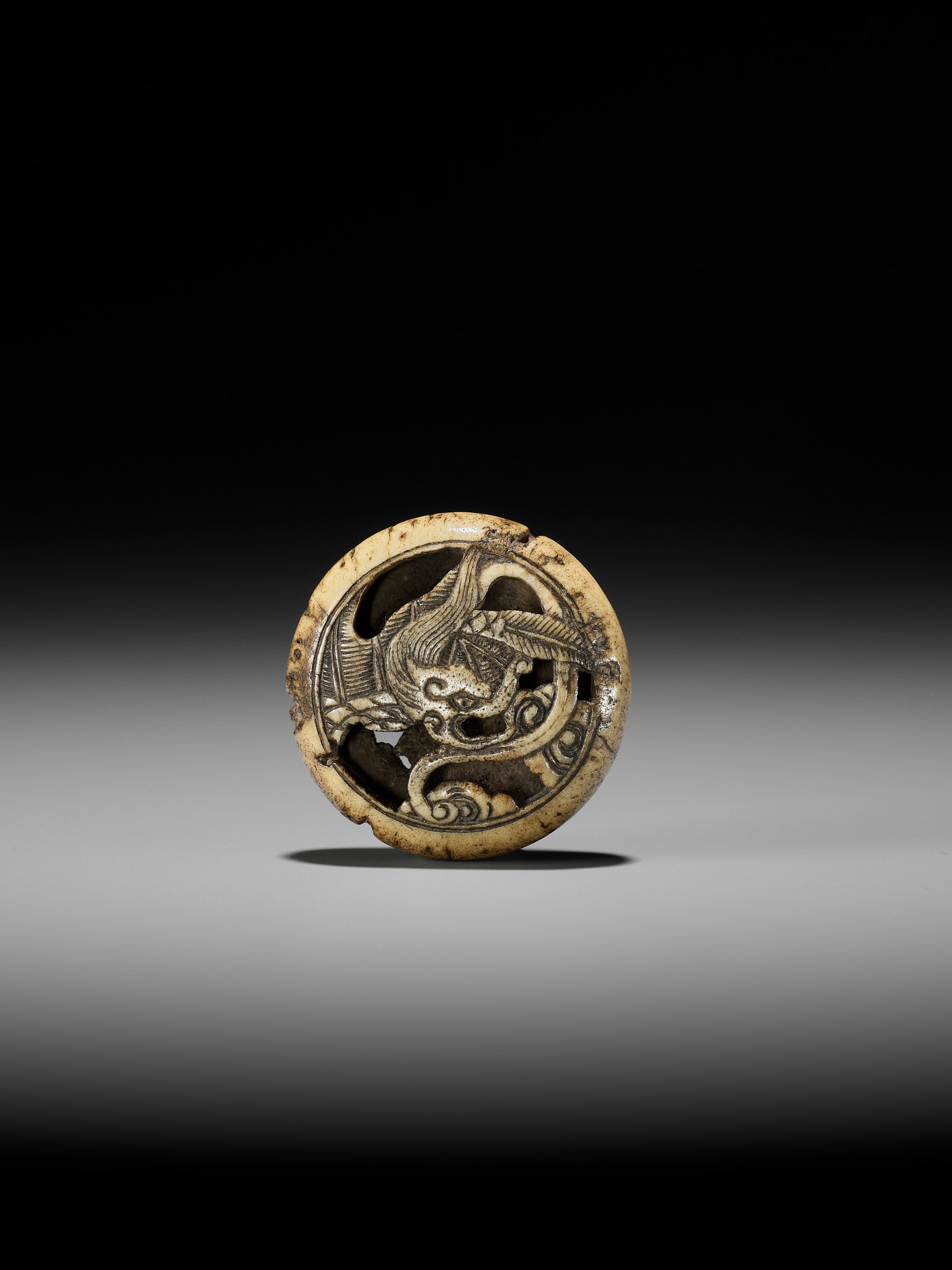 AN ANTLER RYUSA MANJU NETSUKE OF A RAIN DRAGON - Image 2 of 9