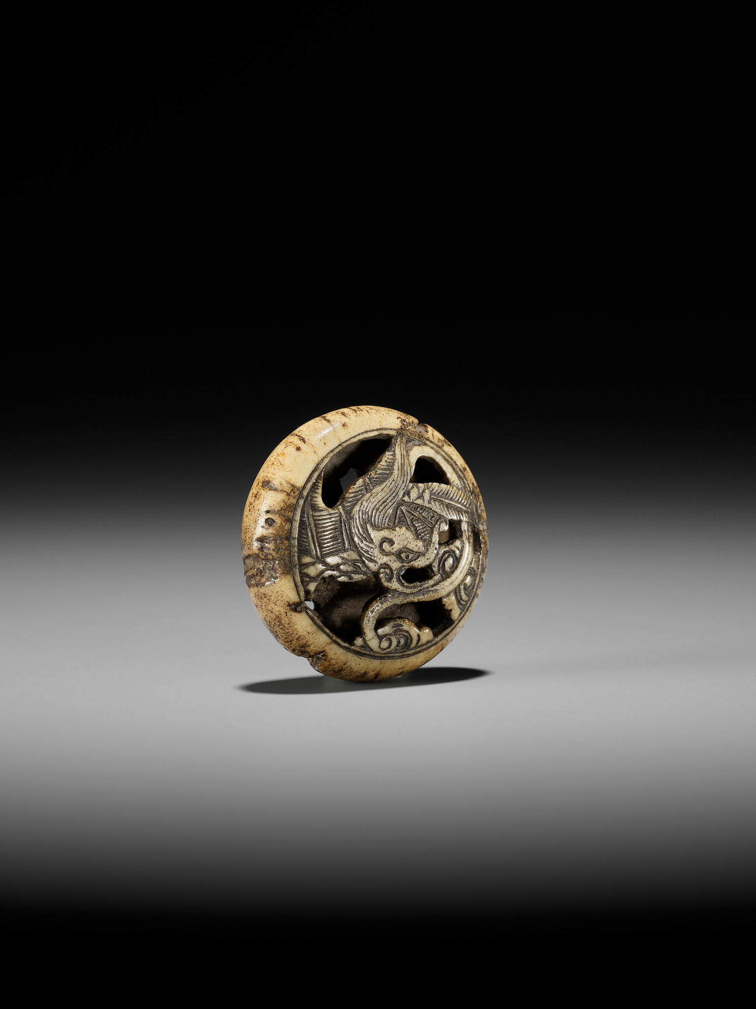 AN ANTLER RYUSA MANJU NETSUKE OF A RAIN DRAGON - Image 5 of 9