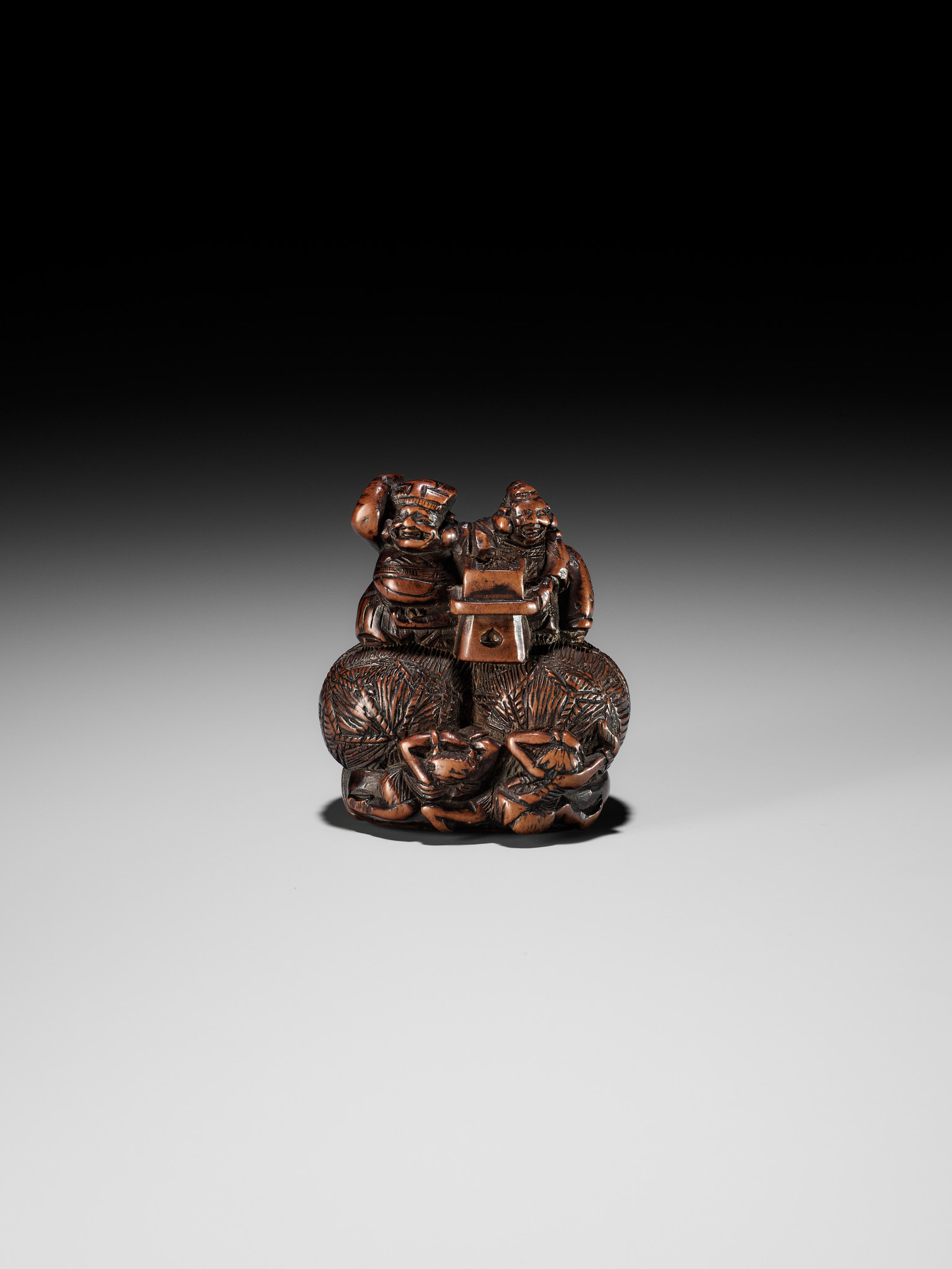 KAZUNORI: A LARGE WOOD NETSUKE OF DAIKOKU AND EBISU AT SETSUBUN - Bild 3 aus 14