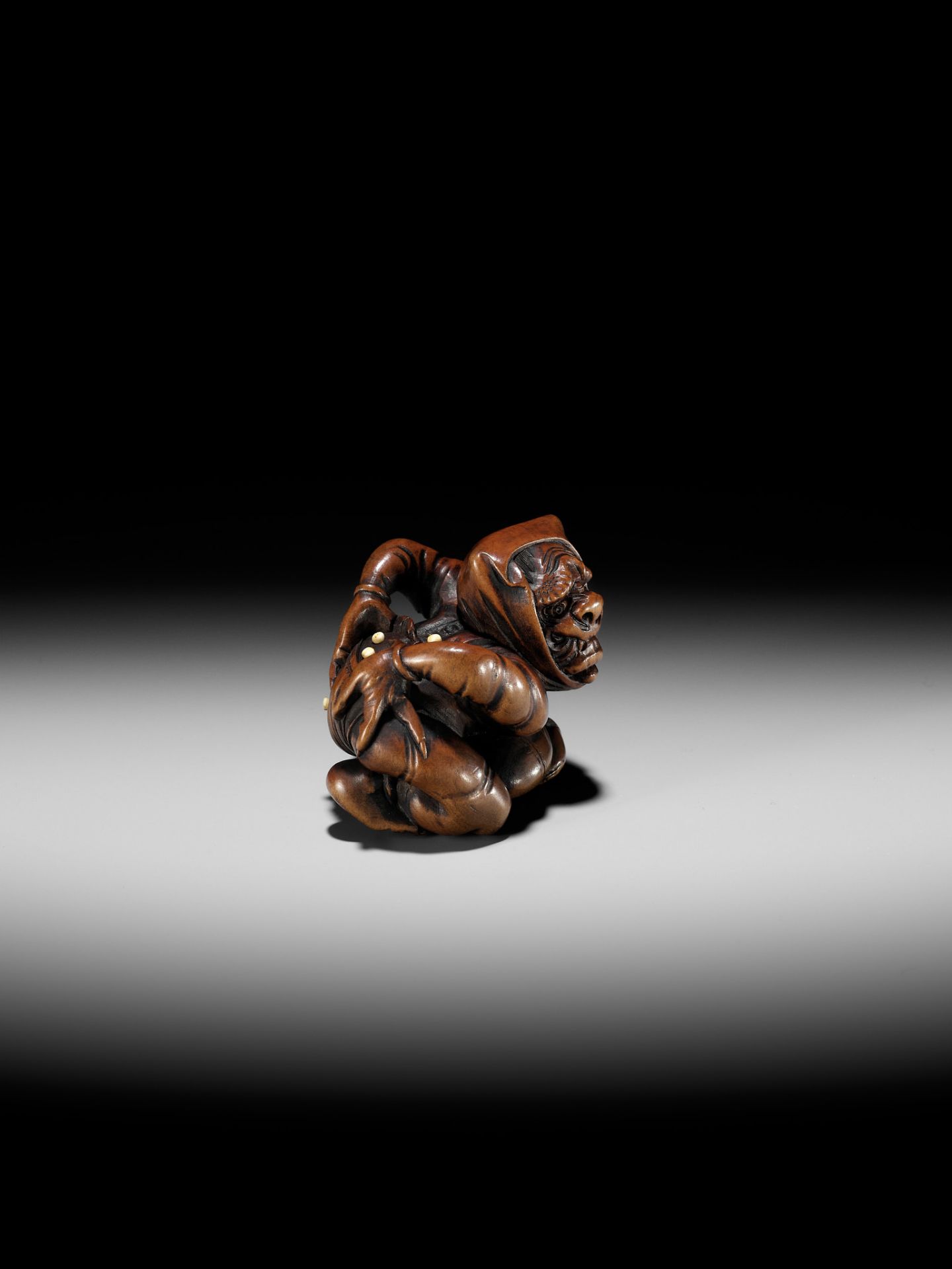 HOSHUNSAI MASAYUKI: A SUPERB INLAID WOOD NETSUKE OF AN ONI AT SETSUBUN - Bild 11 aus 15