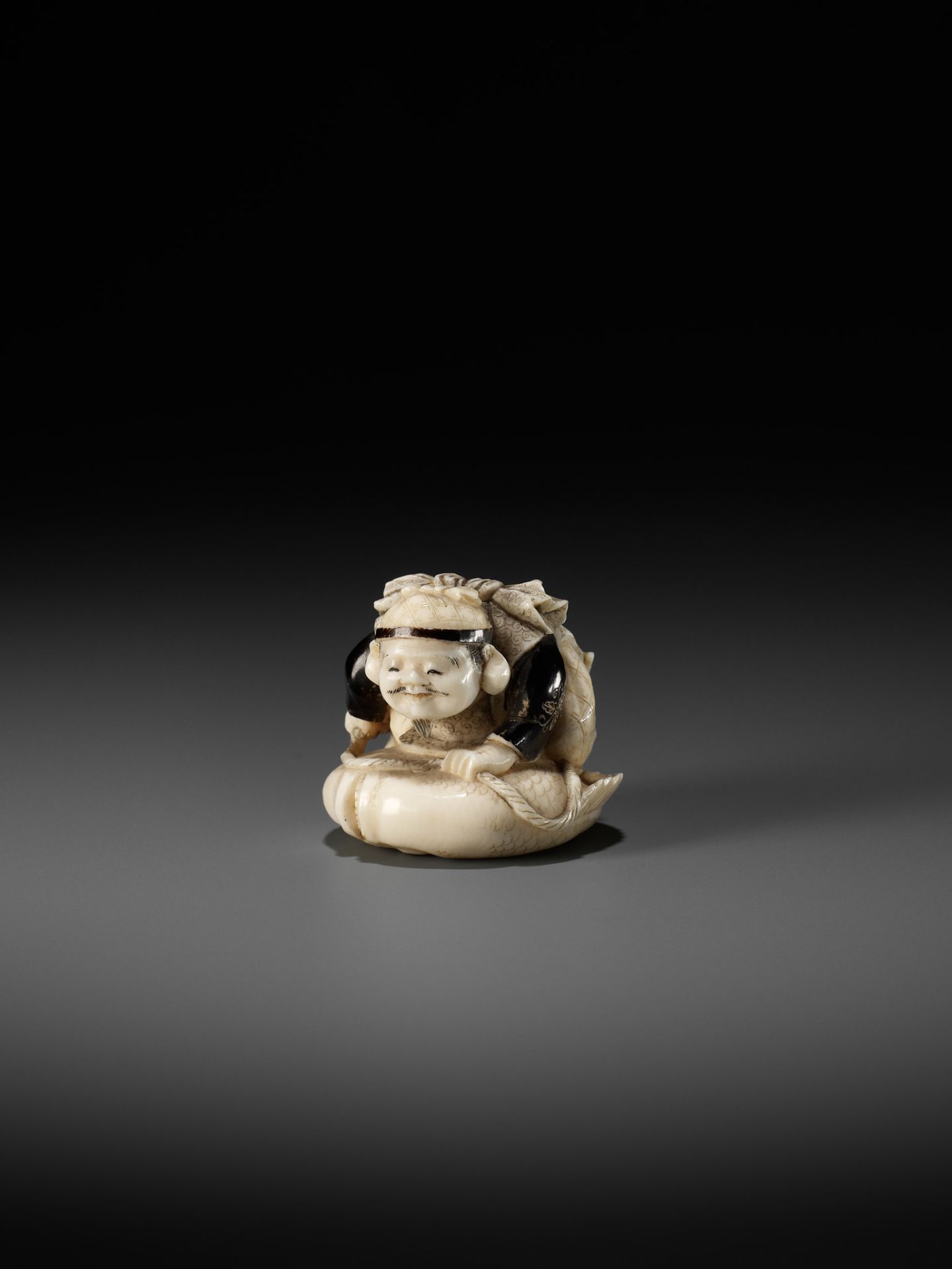 GYOKUMIN: A FINE TOKYO SCHOOL IVORY NETSUKE OF EBISU CATCHING A SEA BREAM - Image 5 of 12