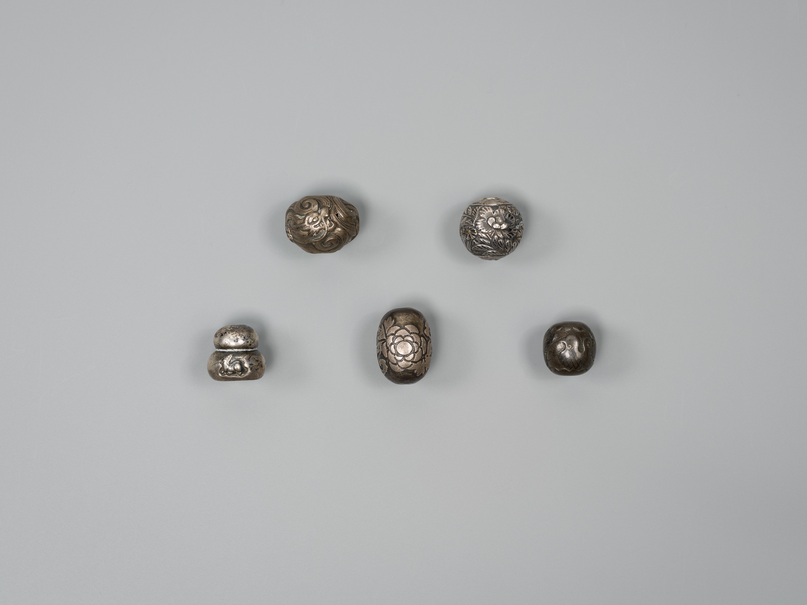 A GROUP OF FIVE MIXED METAL OJIME - Image 3 of 3