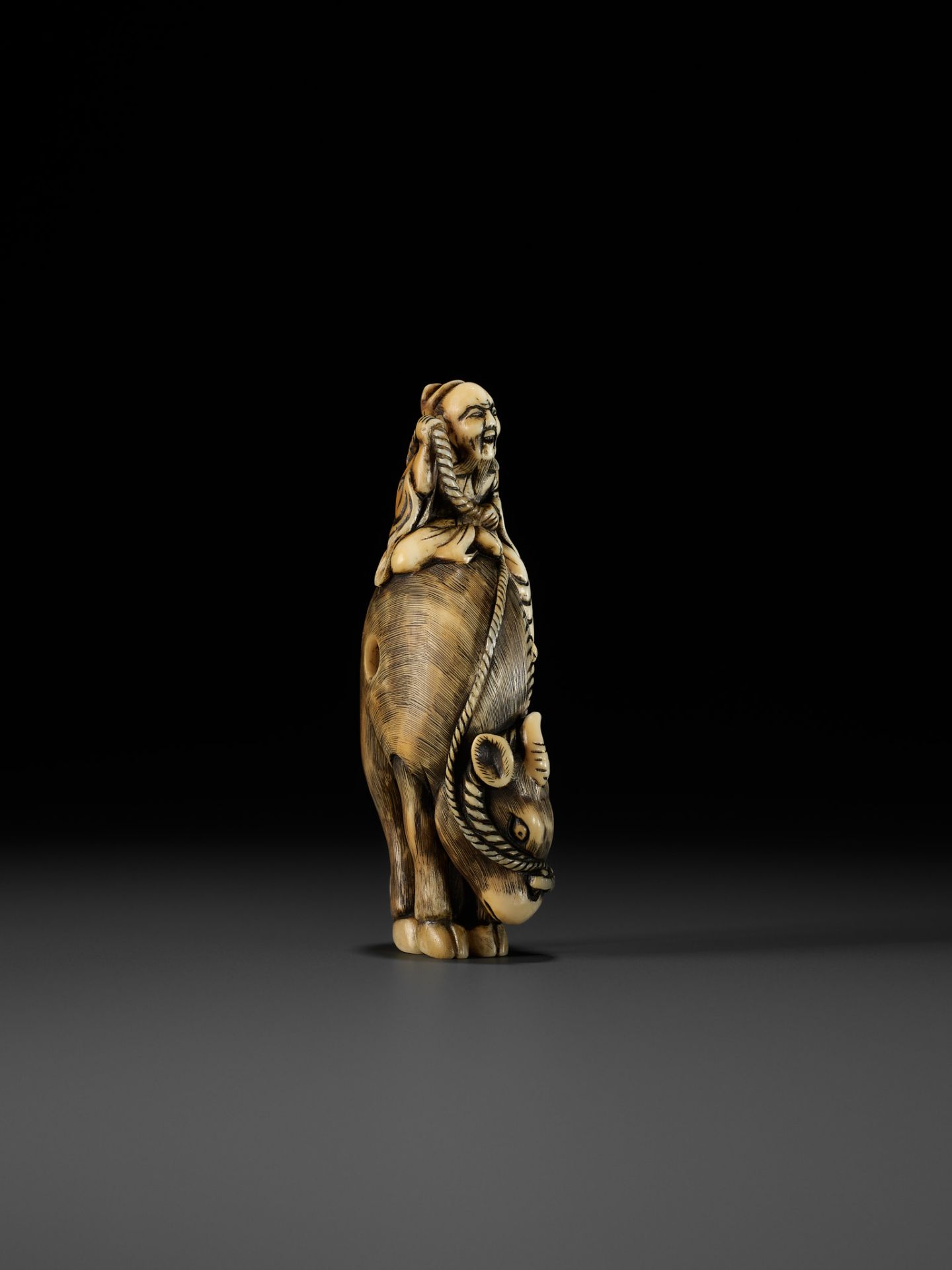 A FINE IVORY NETSUKE OF ROSHI ATOP AN OX - Image 8 of 12