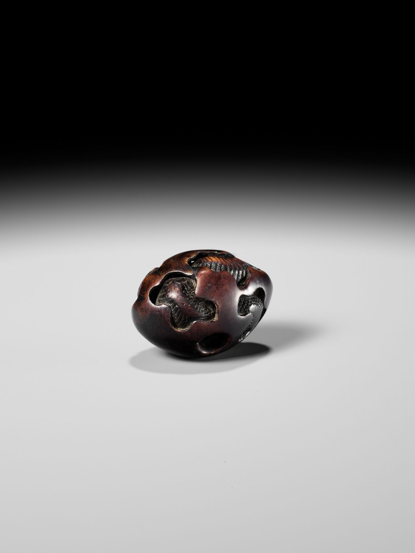 NAITO TOYOMASA: A FINE WOOD NETSUKE OF A DRAGON EMERGING FROM AN EGG - Image 3 of 15