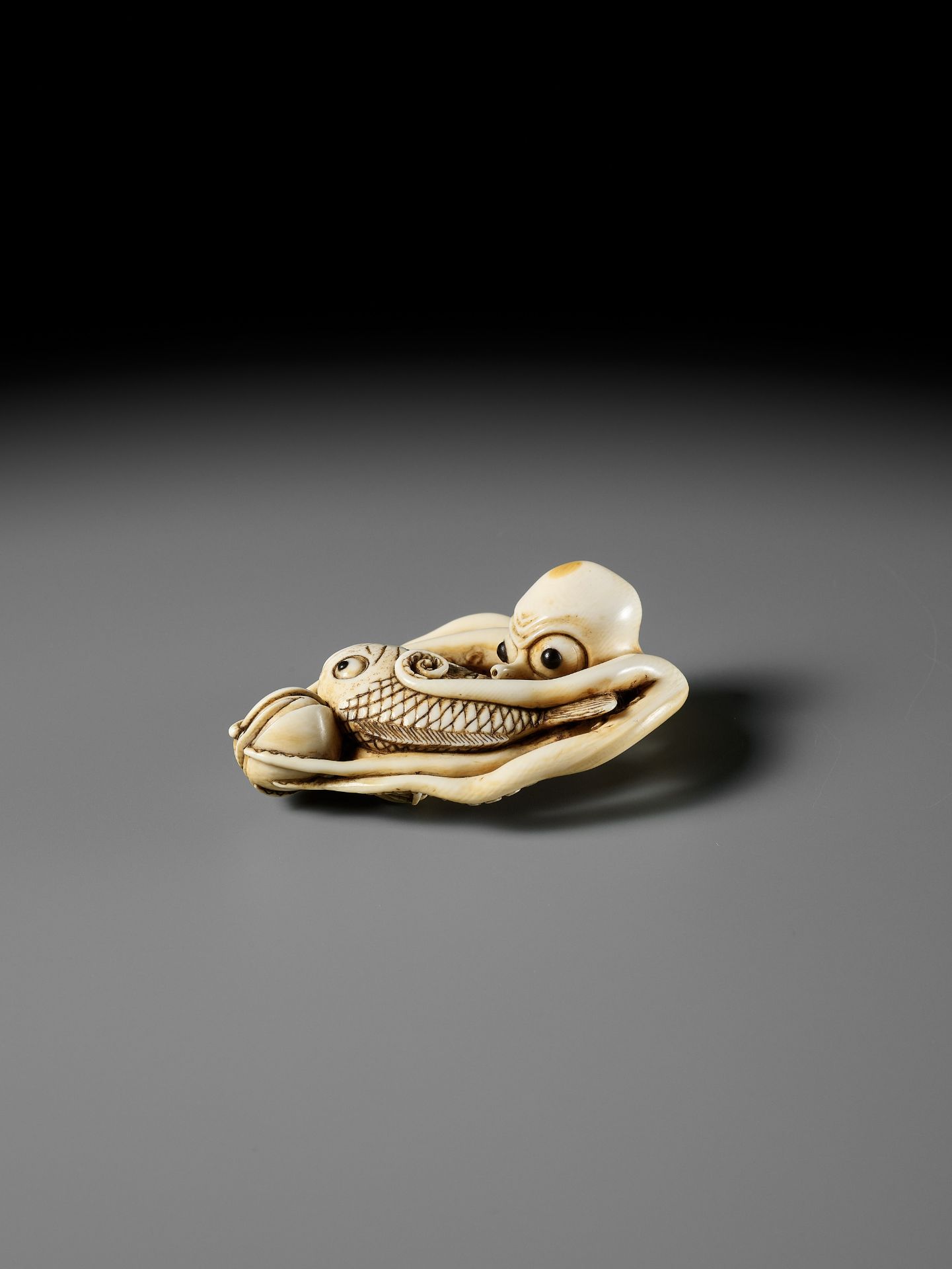 MASAKAZU: A LARGE AND IMPRESSIVE OSAKA SCHOOL IVORY NETSUKE OF AN OCTOPUS WITH CLAMS - Image 9 of 14