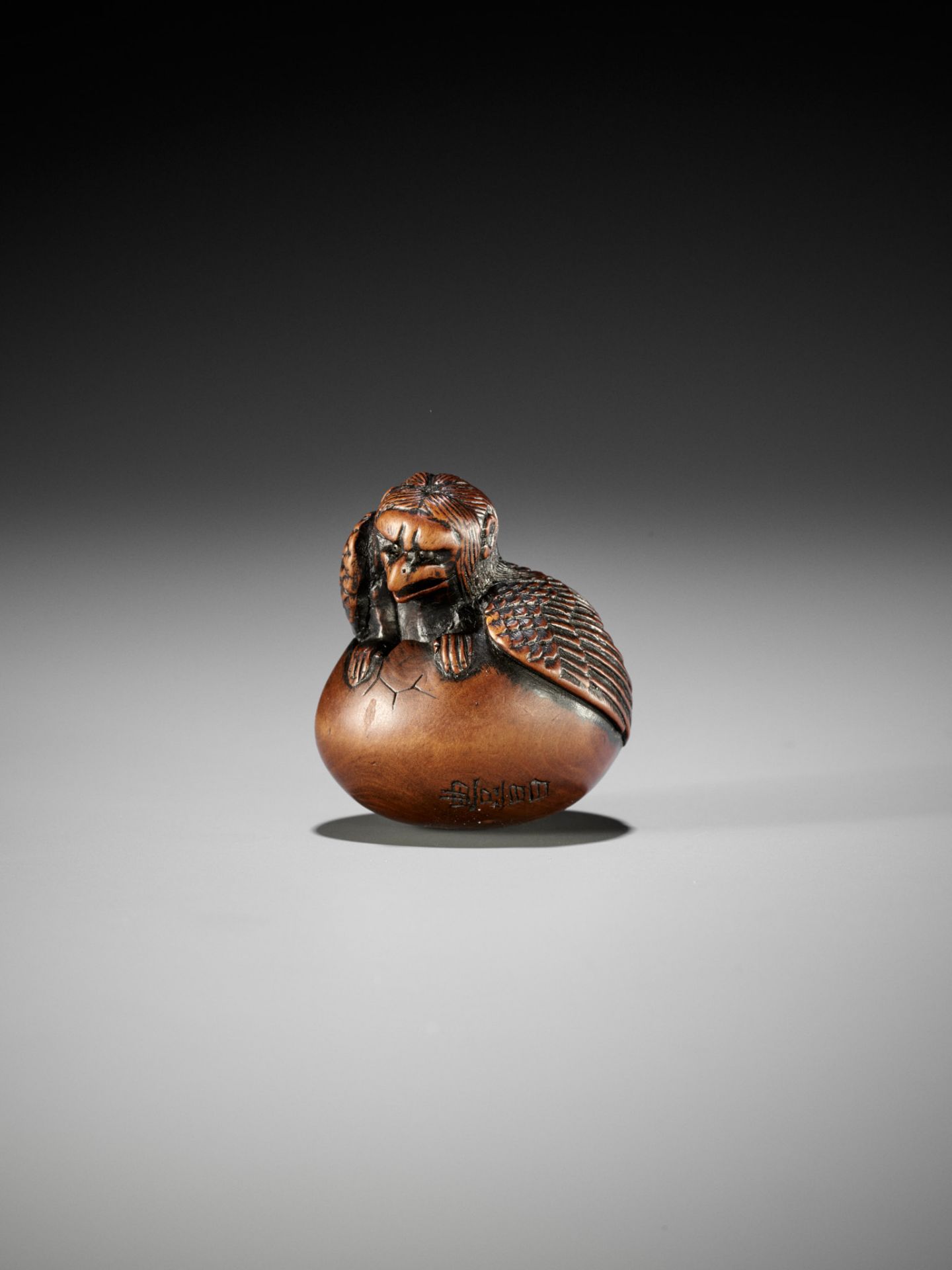 NAITO TOYOMASA: A FINE WOOD NETSUKE OF A HATCHING TENGU (TENGU NO TOMAGO) - Bild 6 aus 16