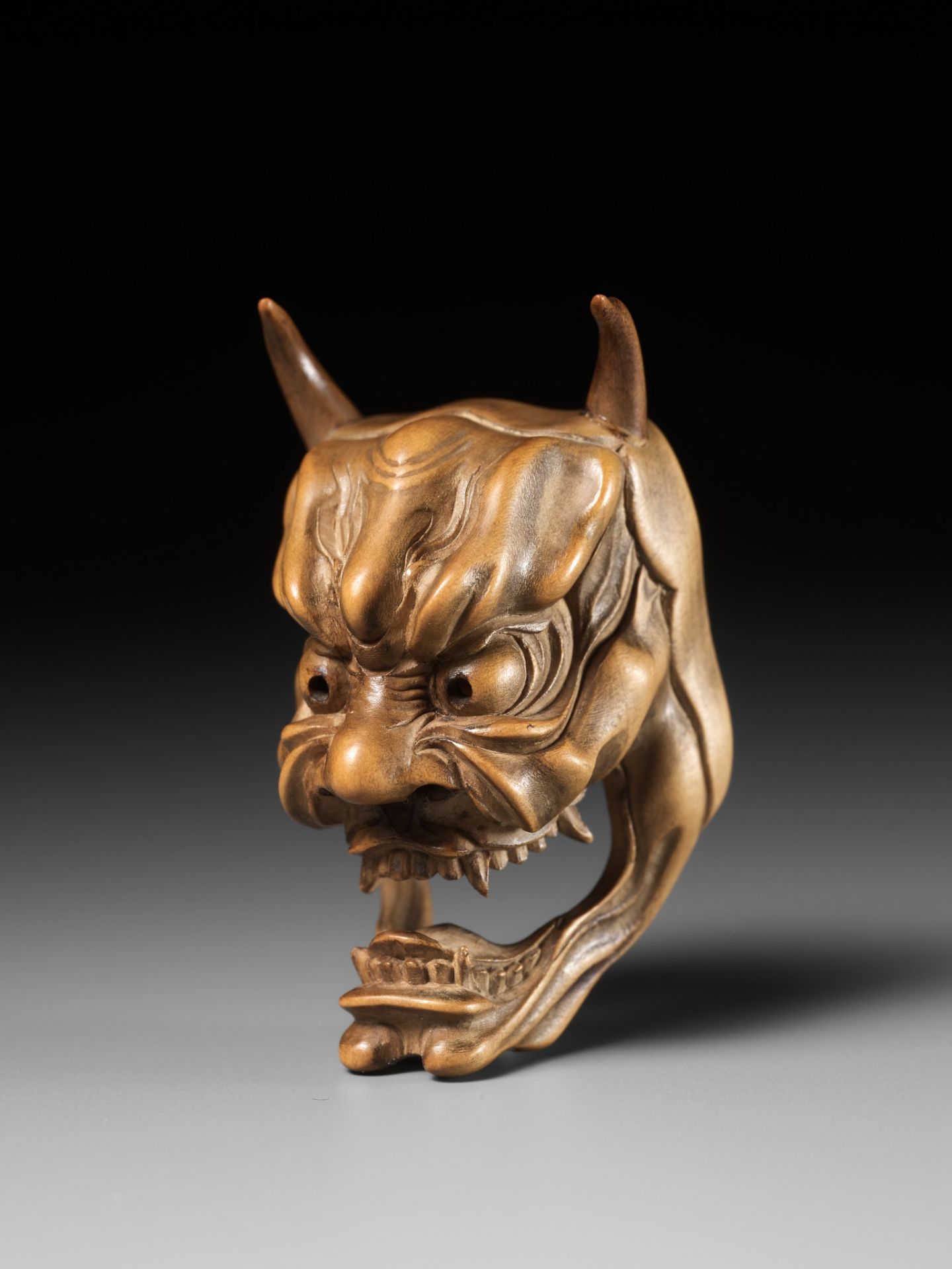 KOKEISAI SANSHO: A SUPERB PALE BOXWOOD MASK NETSUKE OF HANNYA - Bild 12 aus 14