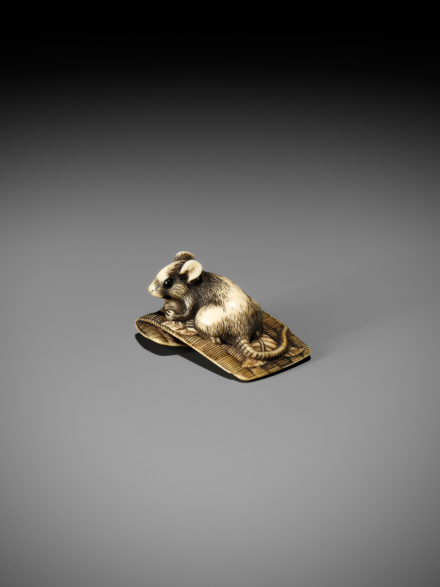 AN OSAKA SCHOOL IVORY NETSUKE OF A RAT ON A STRAW MAT - Image 3 of 12