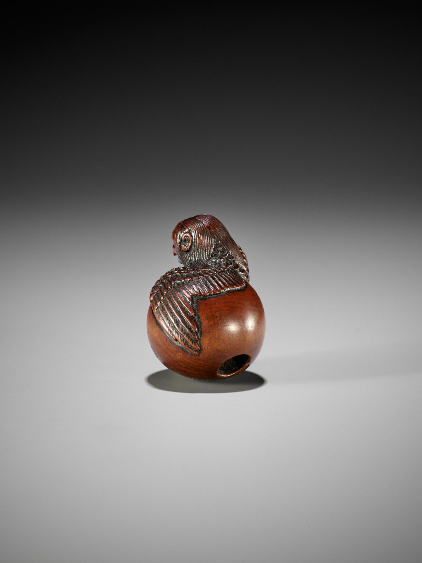 NAITO TOYOMASA: A FINE WOOD NETSUKE OF A HATCHING TENGU (TENGU NO TOMAGO) - Bild 10 aus 16