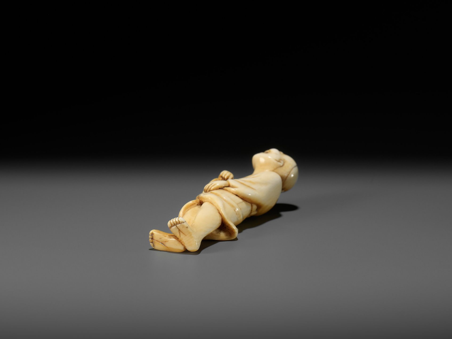 AN EARLY OSAKA SCHOOL IVORY NETSUKE OF A LAUGHING EGG-TESTER - Image 11 of 12